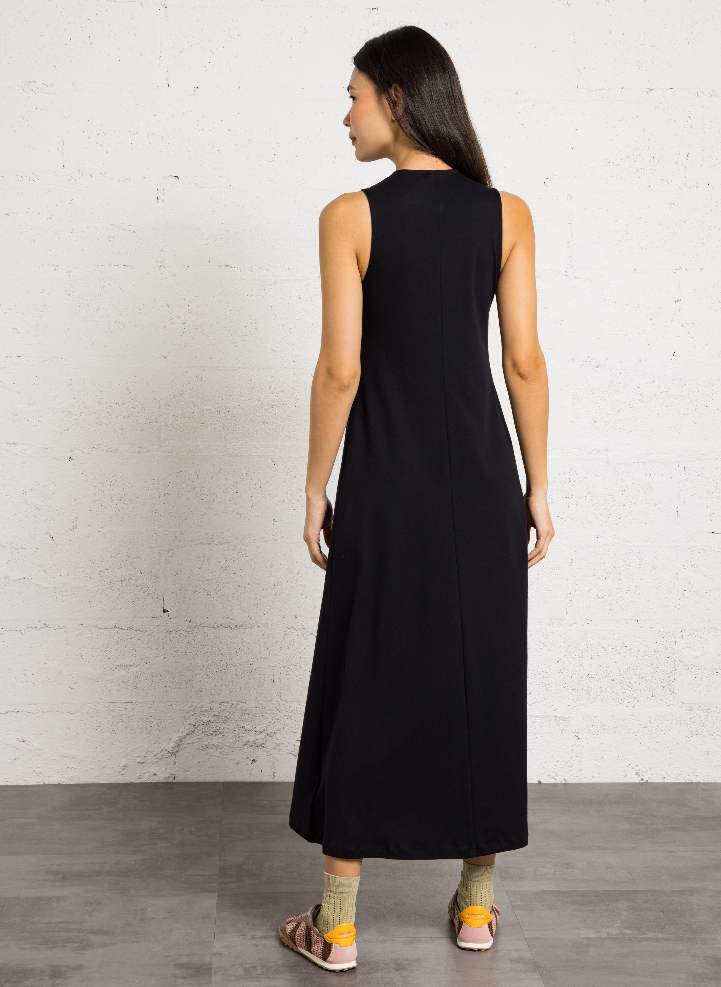 Langes ärmelloses langes Kleid mit Falten MAJESTIC FILATURES Schwarz