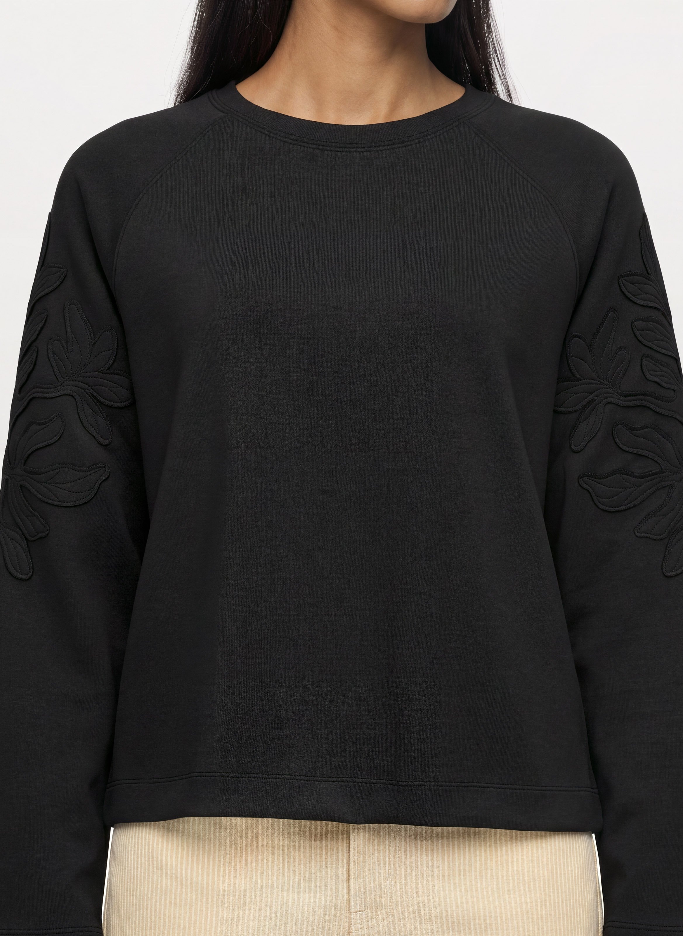 T-Shirt mit bestickten Ärmeln OBJECT Schwarz