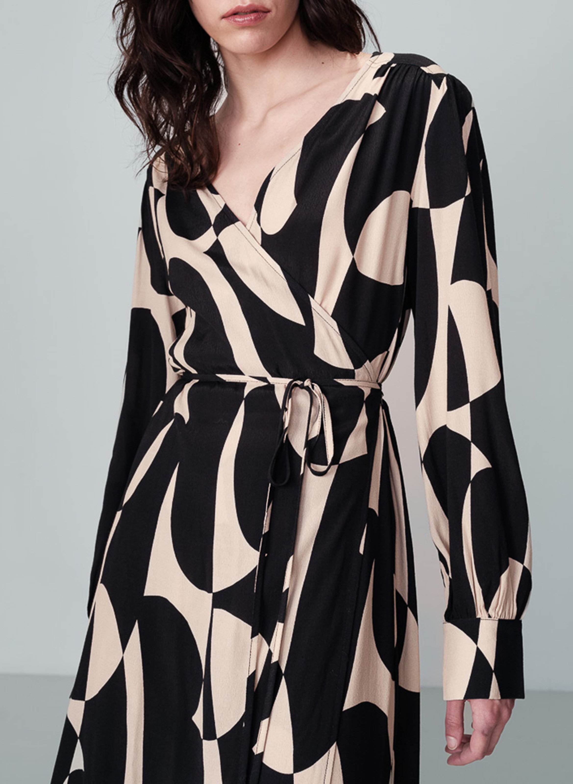 Robe longue portefeuille imprimée GRACE ET MILA Noir