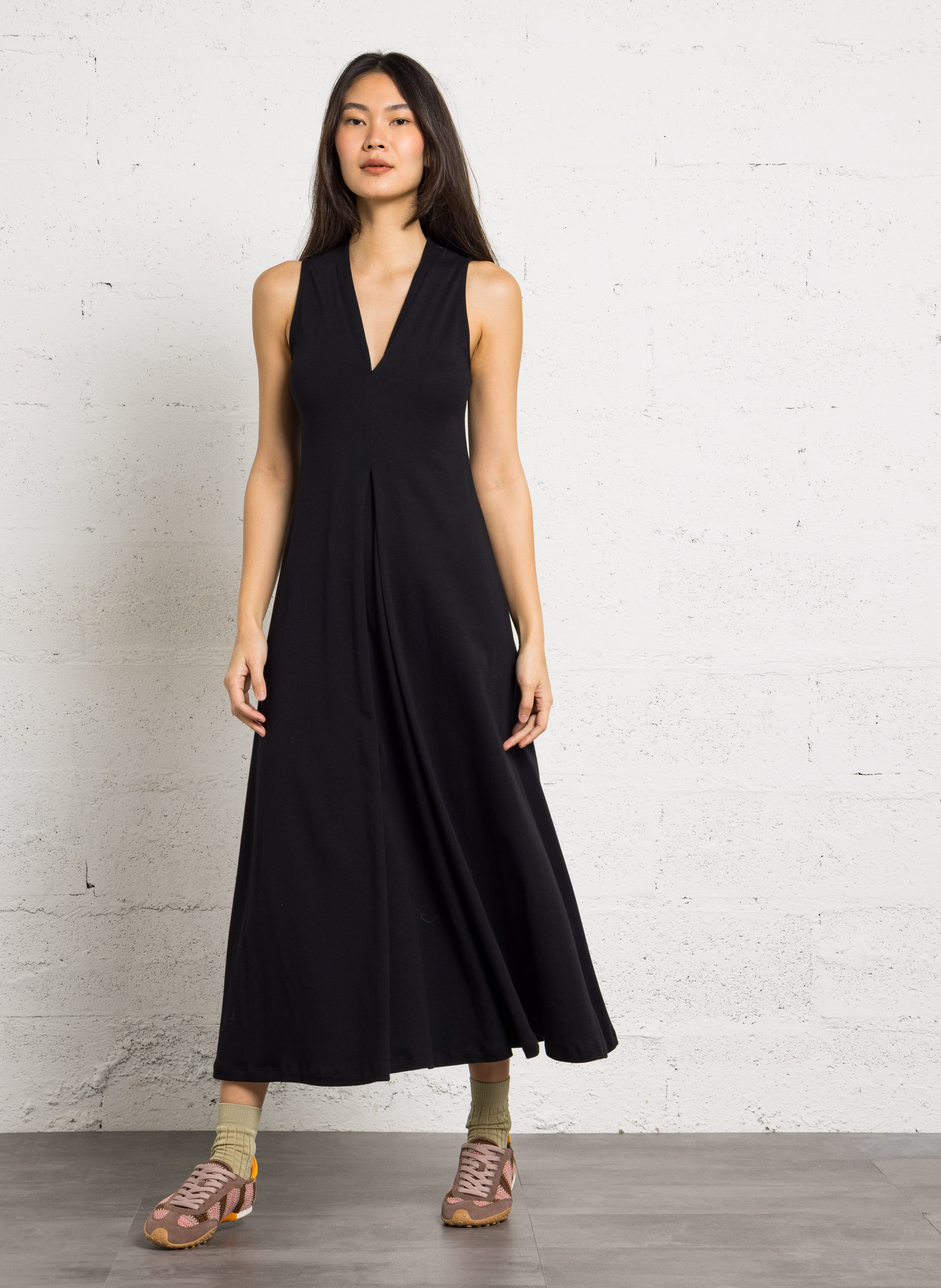 Langes ärmelloses langes Kleid mit Falten MAJESTIC FILATURES Schwarz