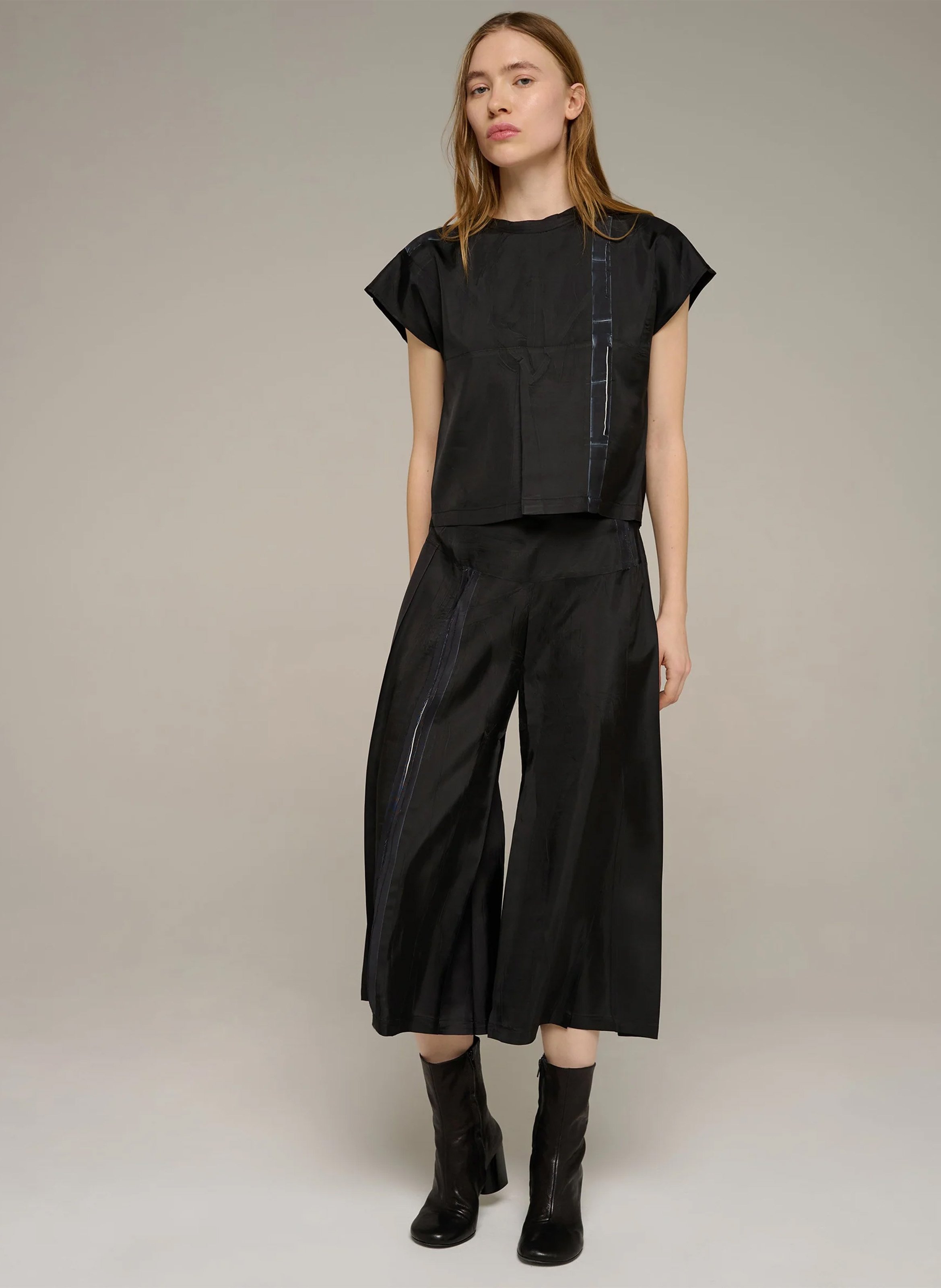 Solid Short Sleeve Top COTELAC Black