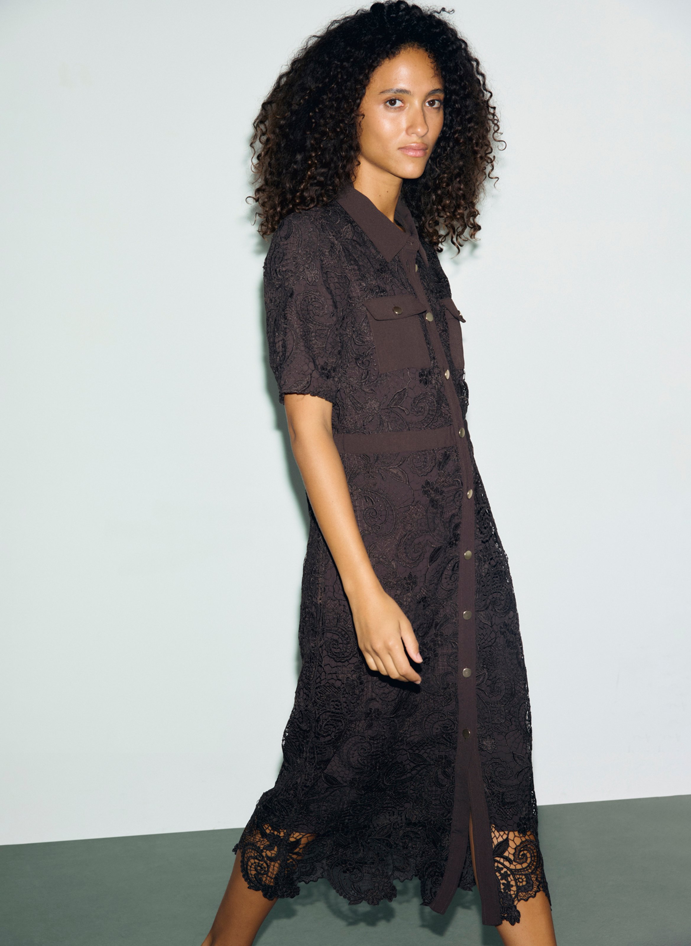 Midi-Spitzenkleid mit klassischem Kragen GERARD DAREL Braun
