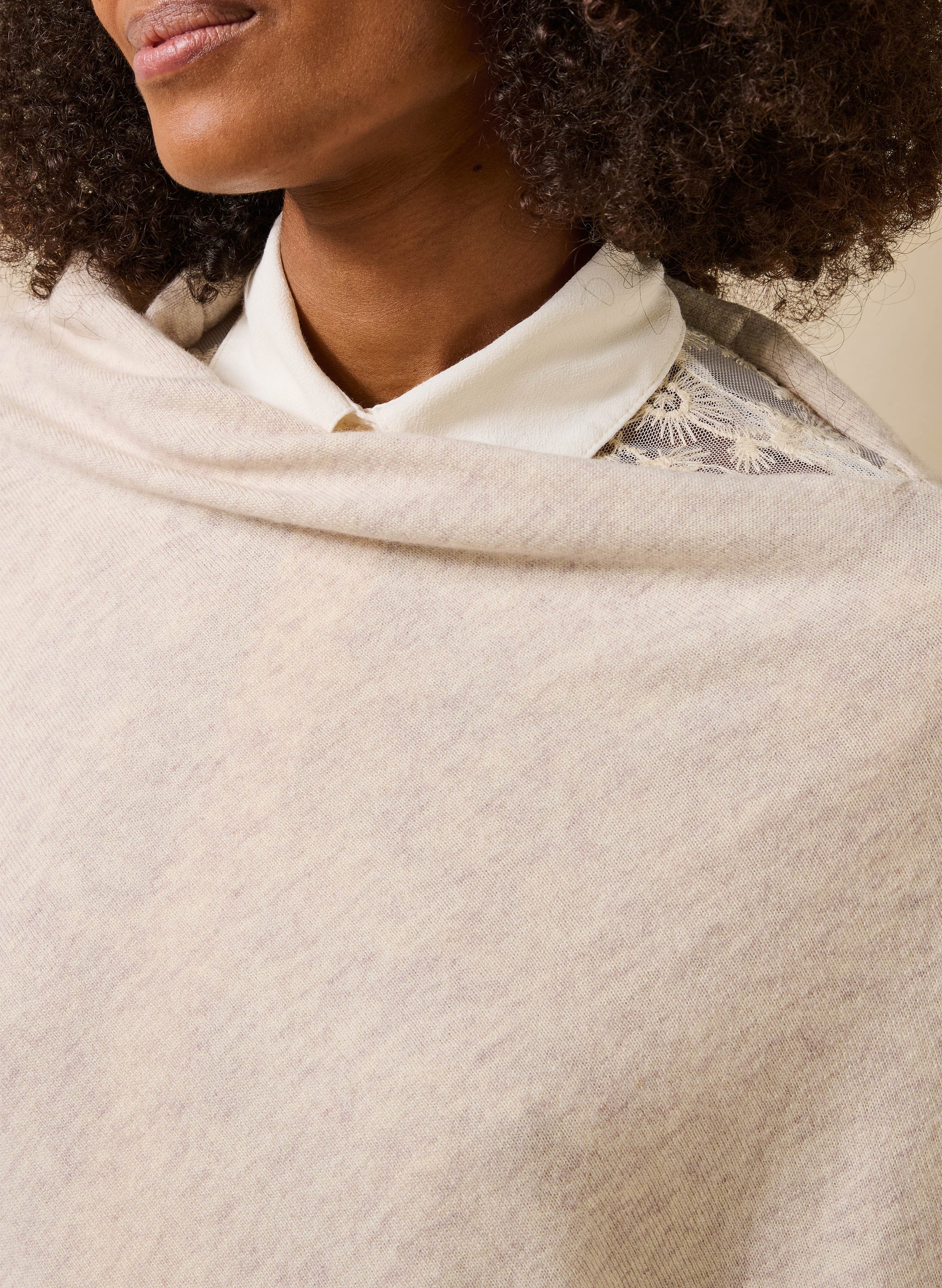 Asymmetrischer Poncho aus Wolle und Kaschmir LA FEE MARABOUTEE Beige