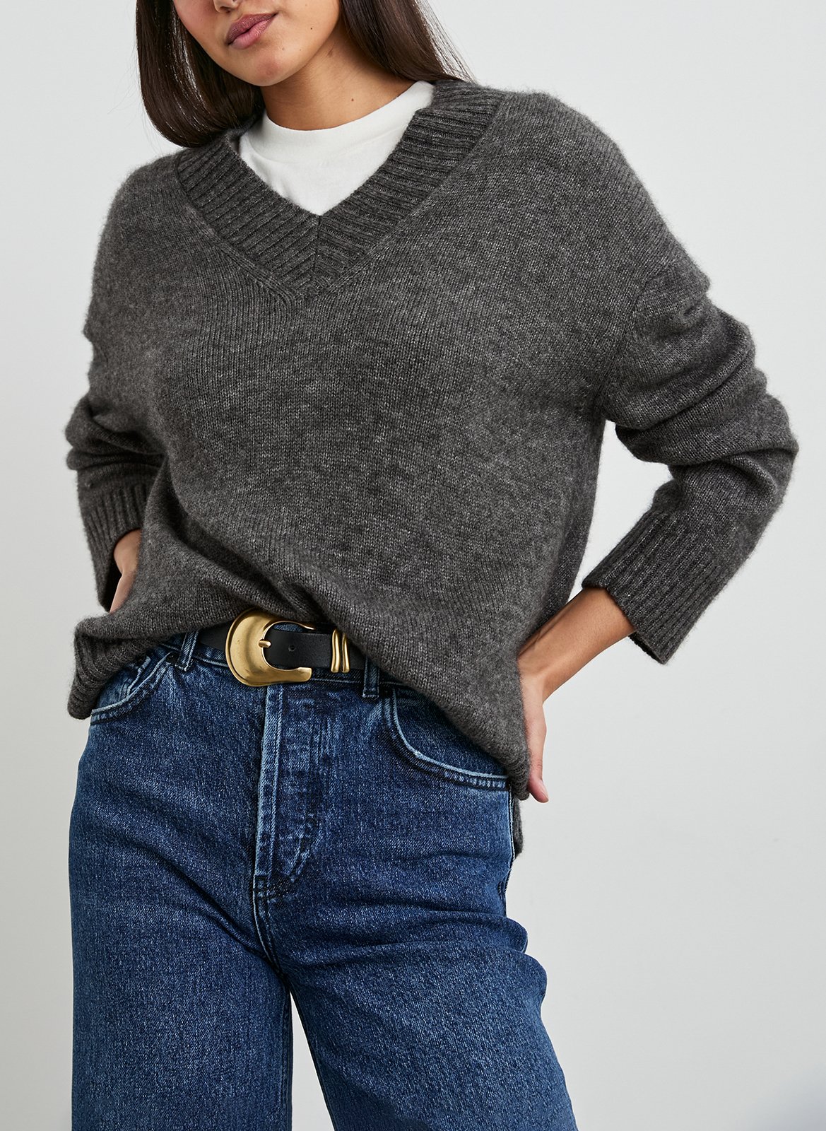 Pull col V en cachemire et en soie mélangés RAILS Gris