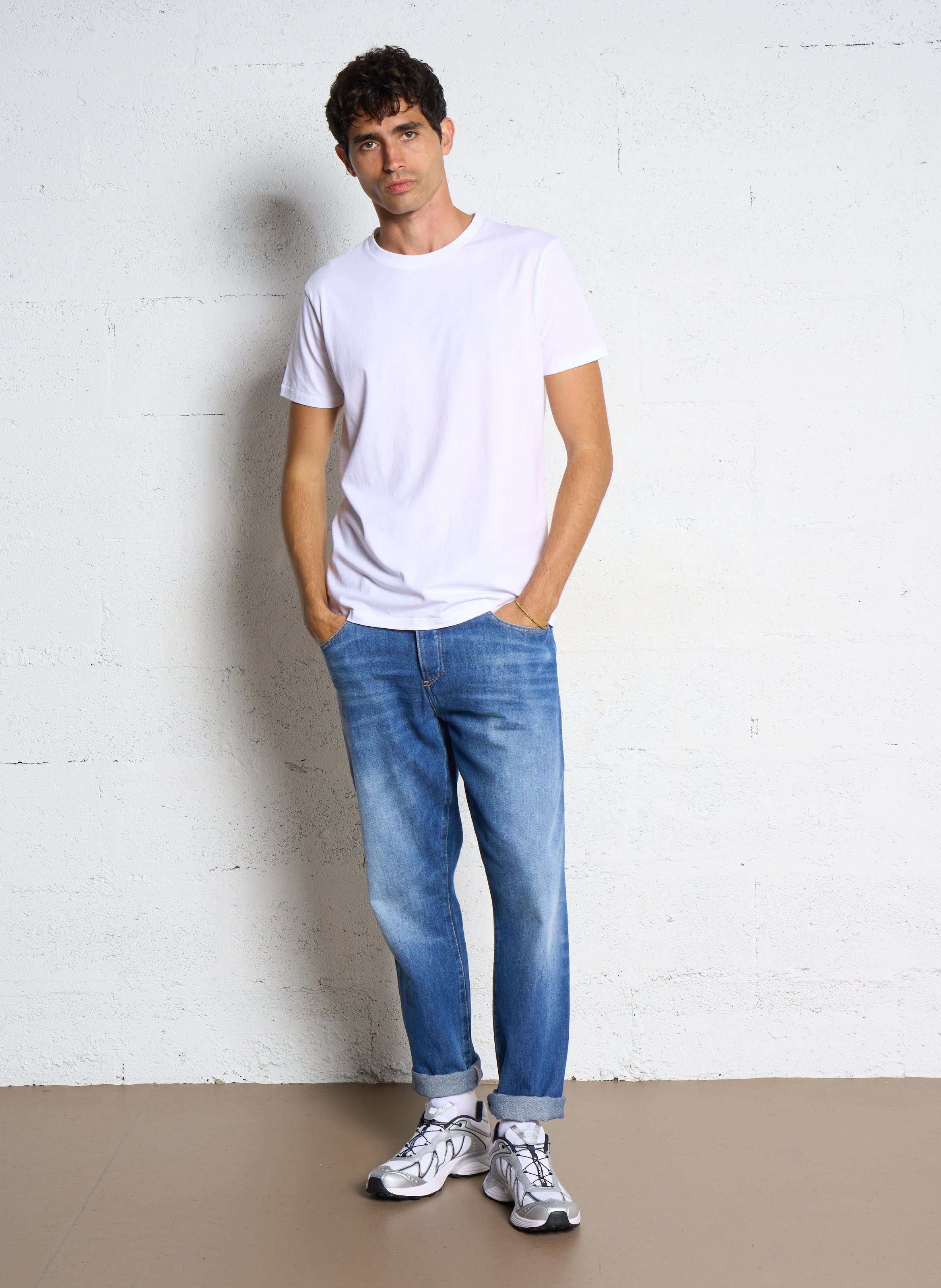 - Straight-leg jeans
- 5 pockets
- Straight cut
- Faded effect LE TEMPS DES CERISES Blue