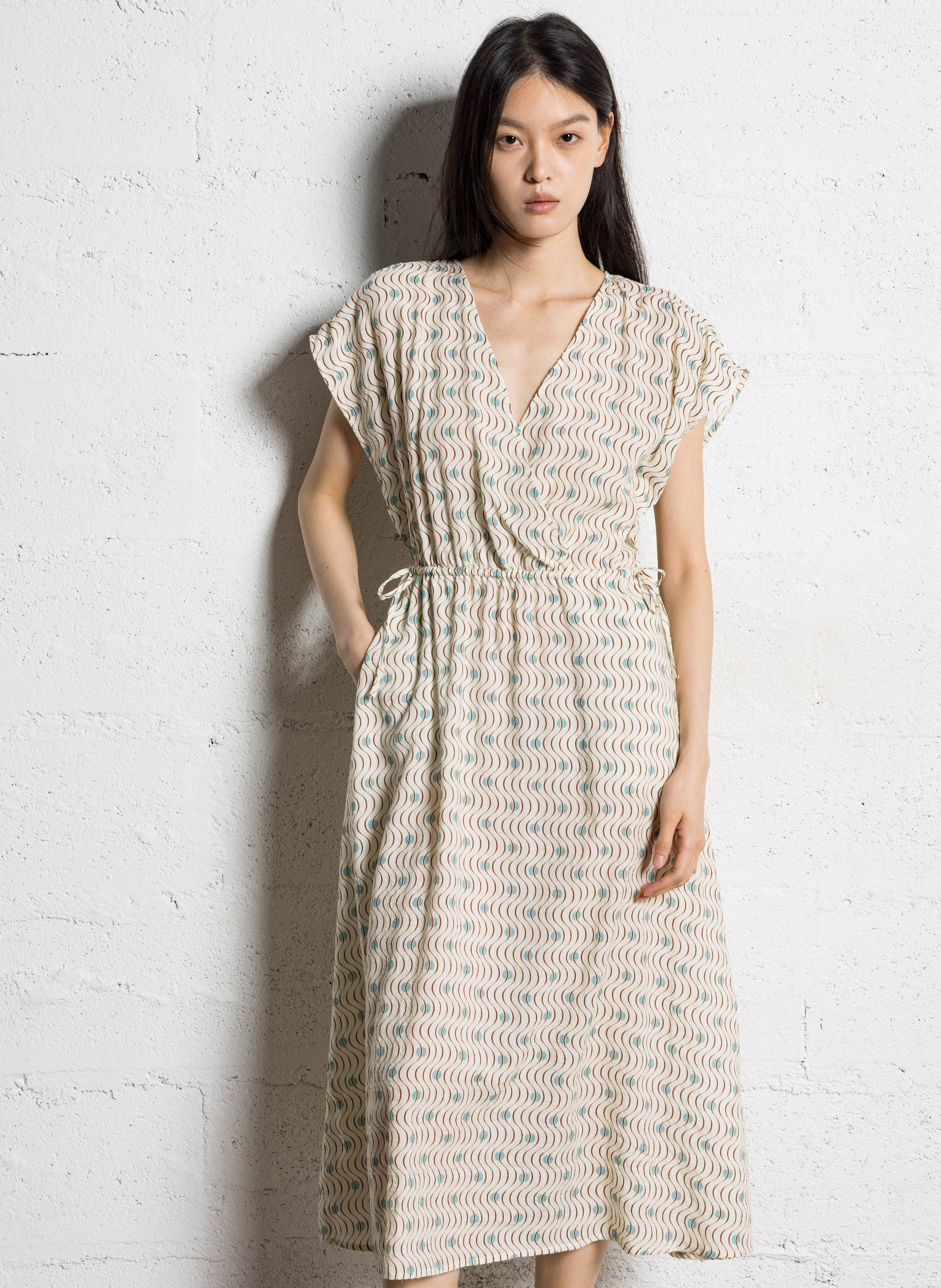 Halflange jurk met V-hals en print NICE THINGS