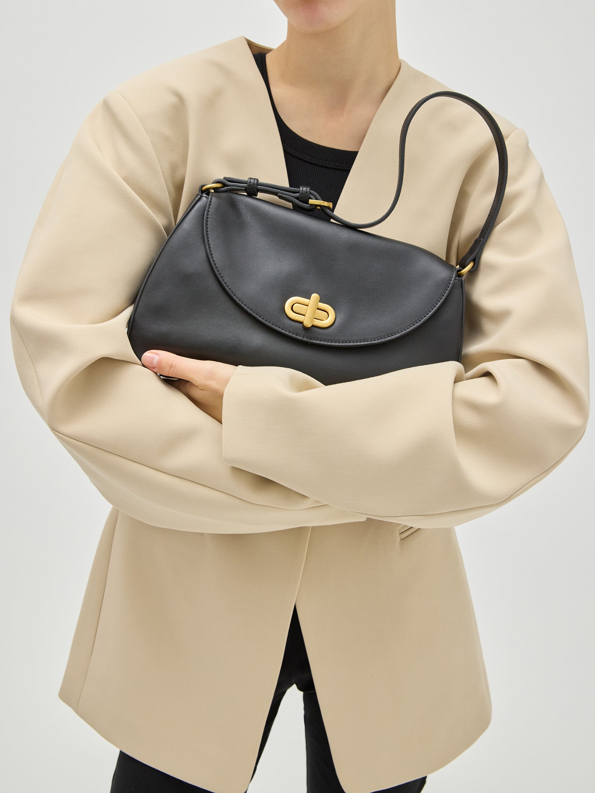 Baguette bag with handle VANESSA WU Black