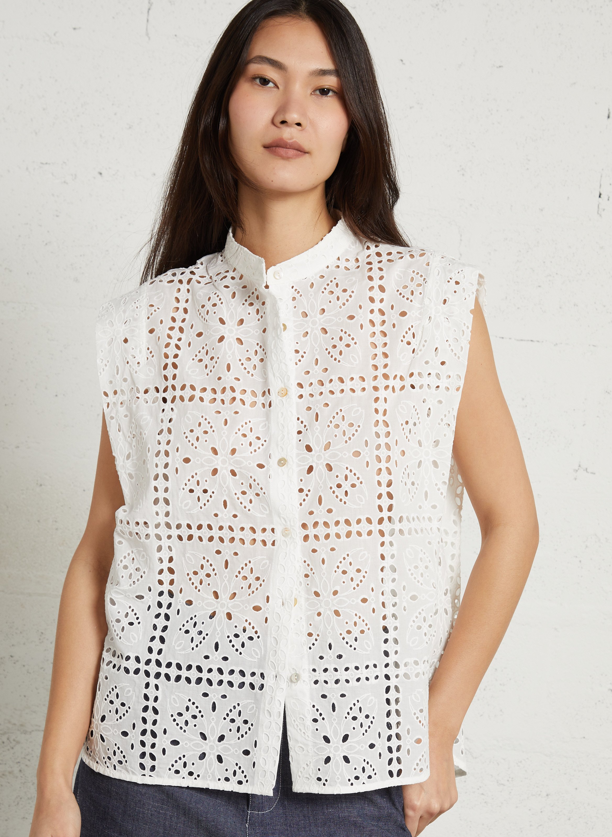 Ärmelloses Top mit Knopfleiste und Stickereien THE KORNER Weiss