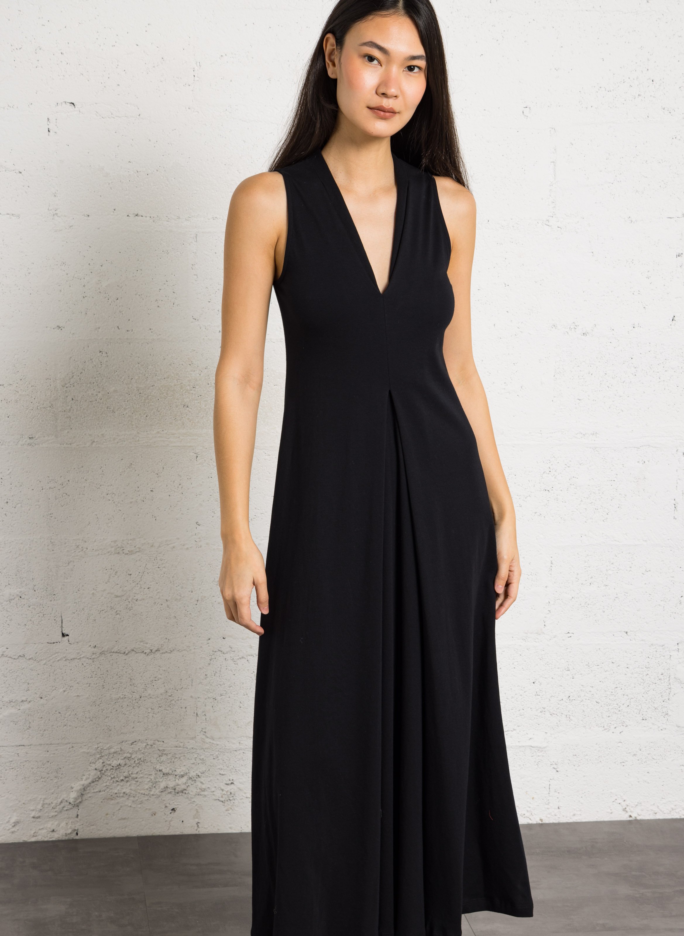 Langes ärmelloses langes Kleid mit Falten MAJESTIC FILATURES Schwarz