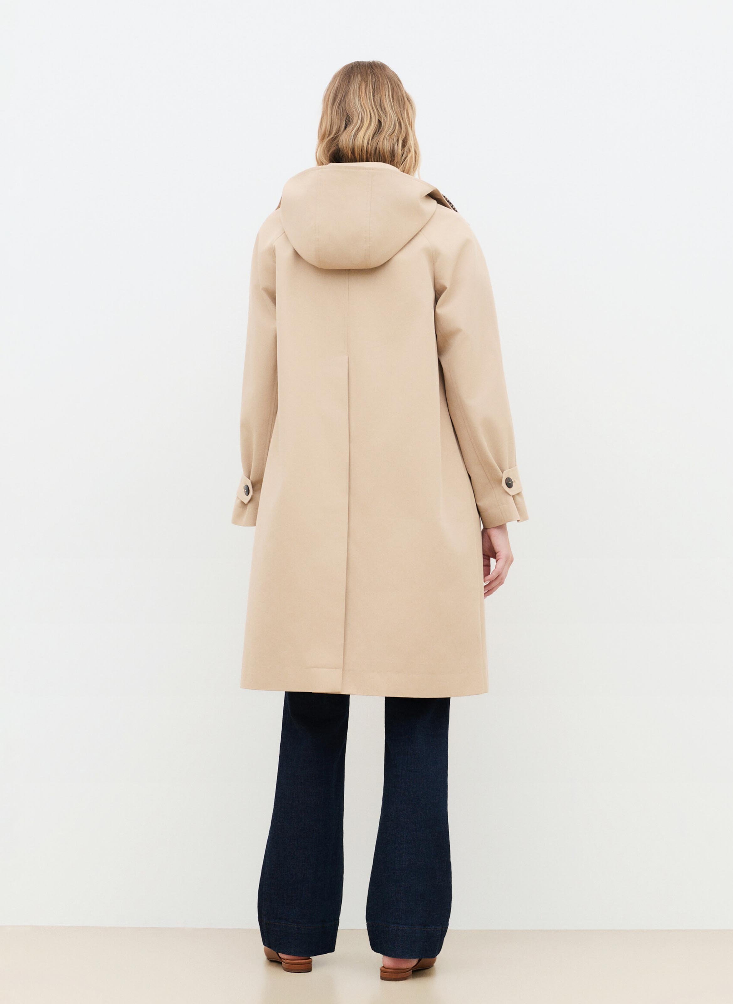 Mittellanger einfarbiger Trenchcoat mit Kapuze CAROLL Beige