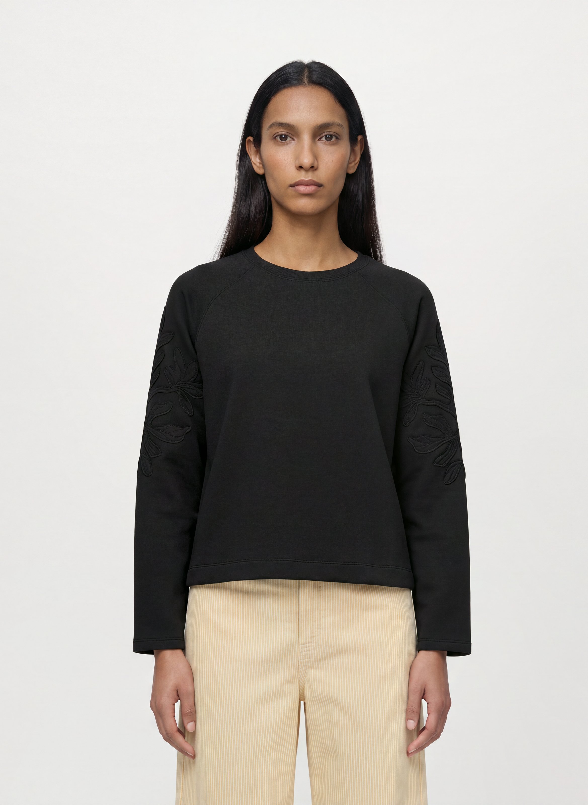T-Shirt mit bestickten Ärmeln OBJECT Schwarz