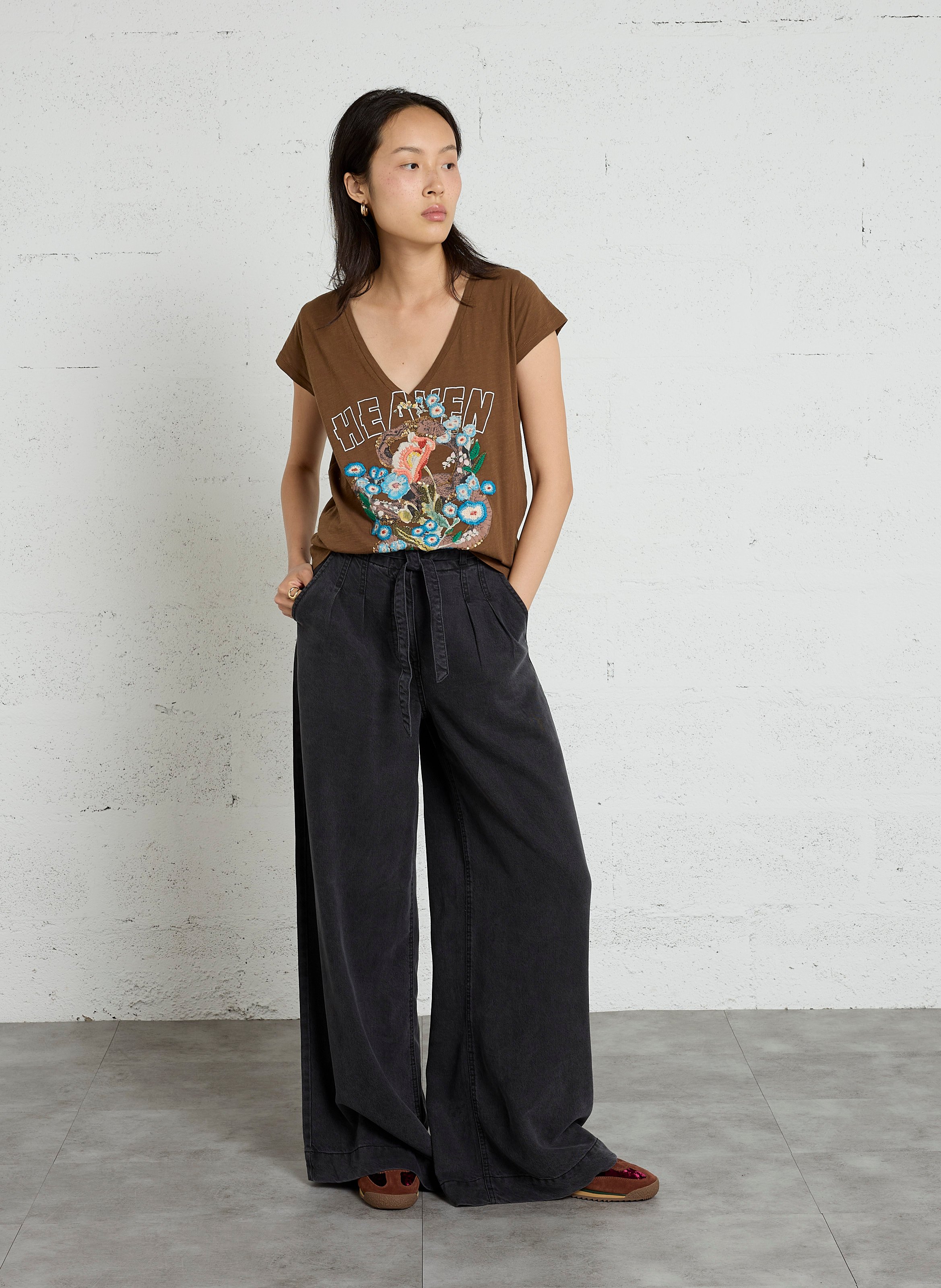 Tee-shirt droit brodé en coton bio LEON & HARPER Marron