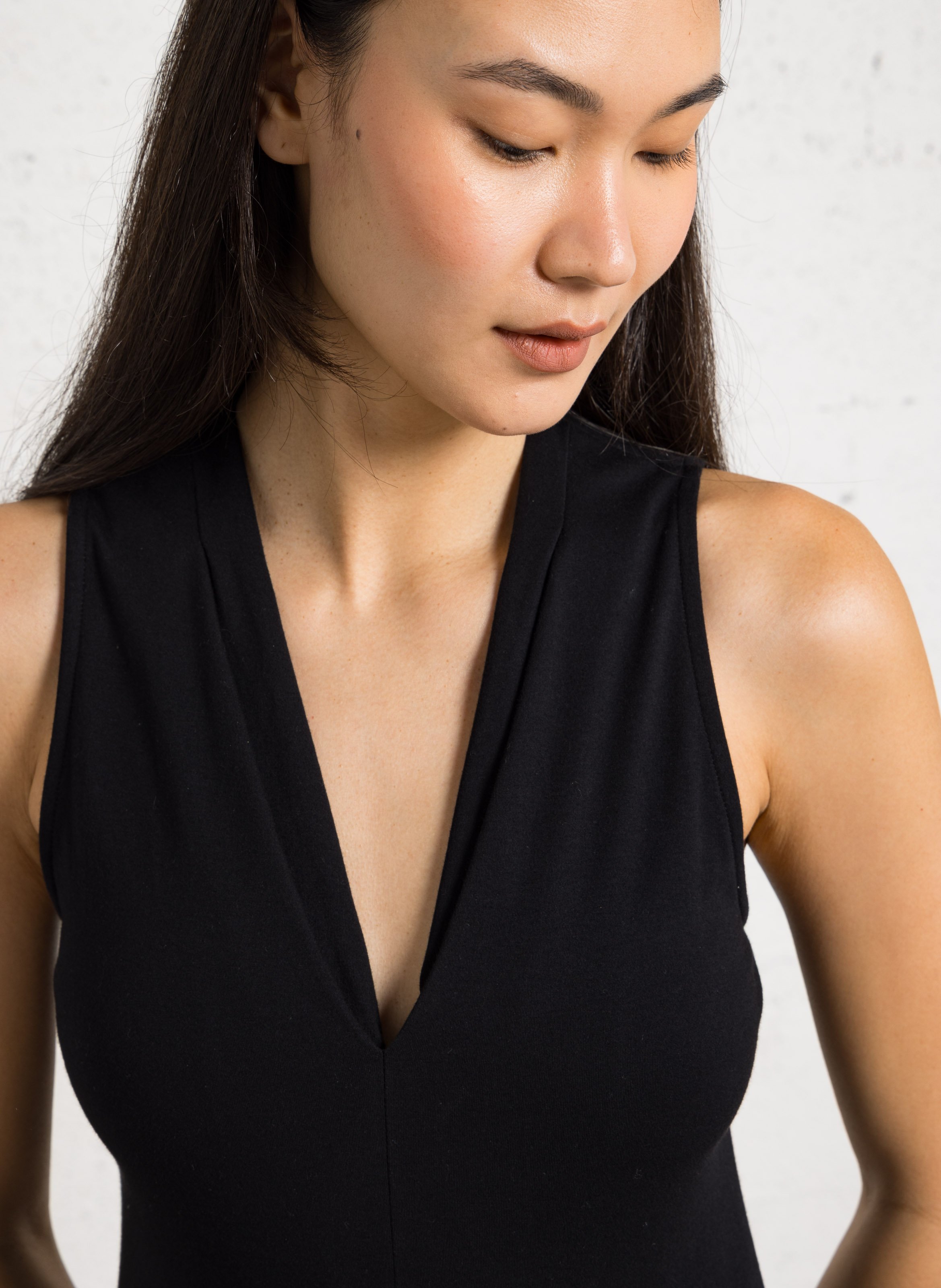 Langes ärmelloses langes Kleid mit Falten MAJESTIC FILATURES Schwarz