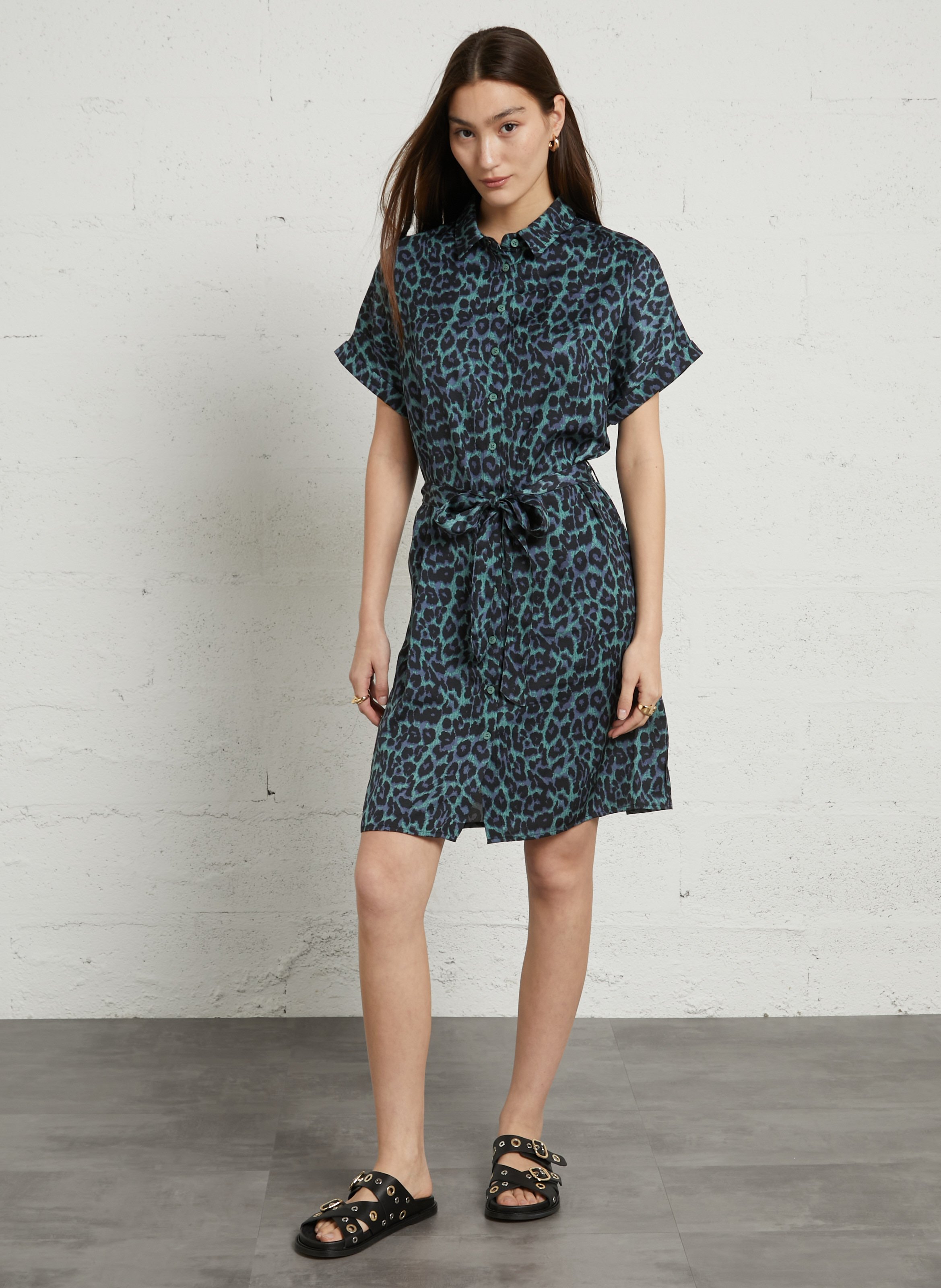 Short dress with classic collar, patterned. LE TEMPS DES CERISES Green