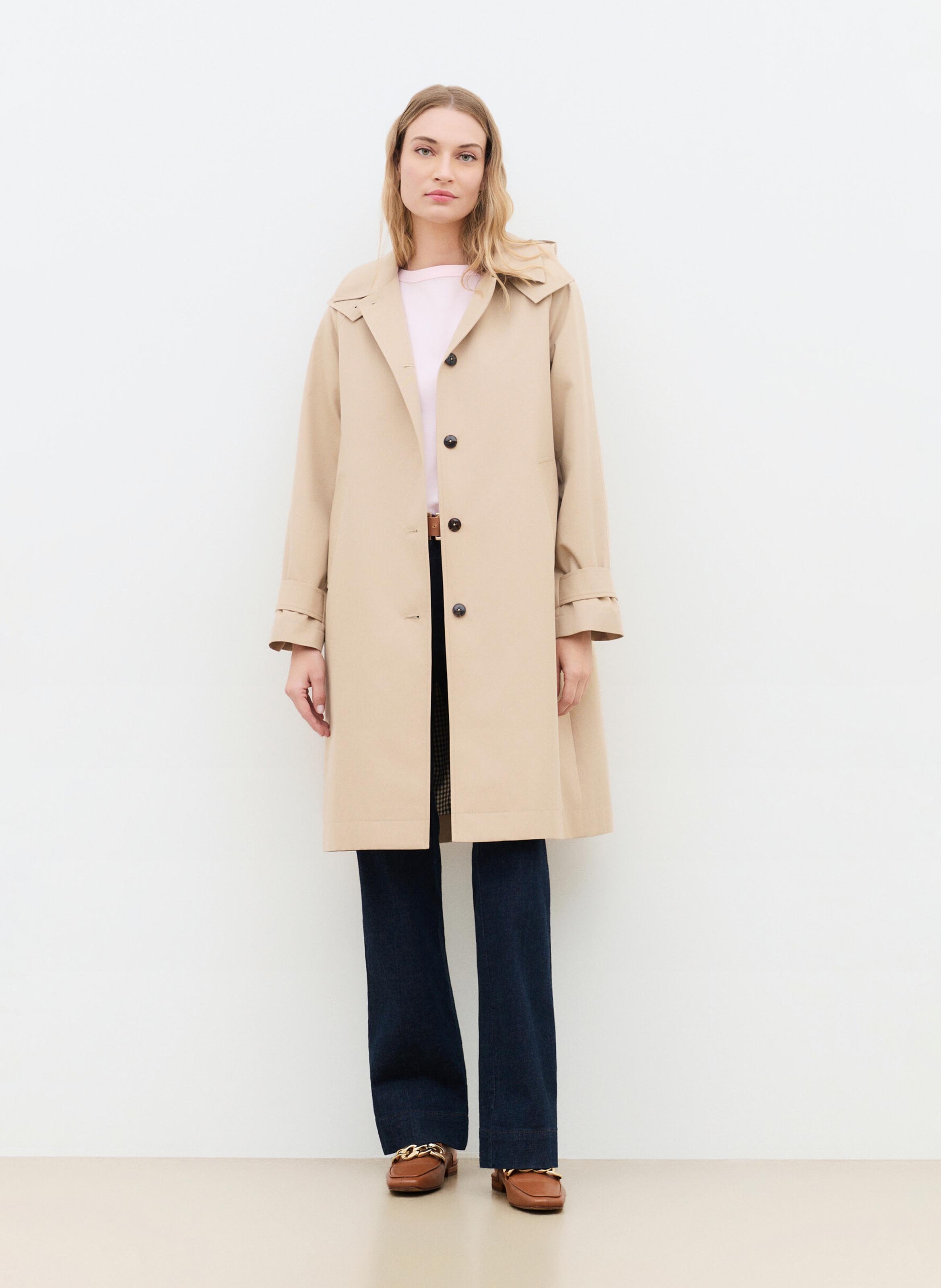 Mittellanger einfarbiger Trenchcoat mit Kapuze CAROLL Beige