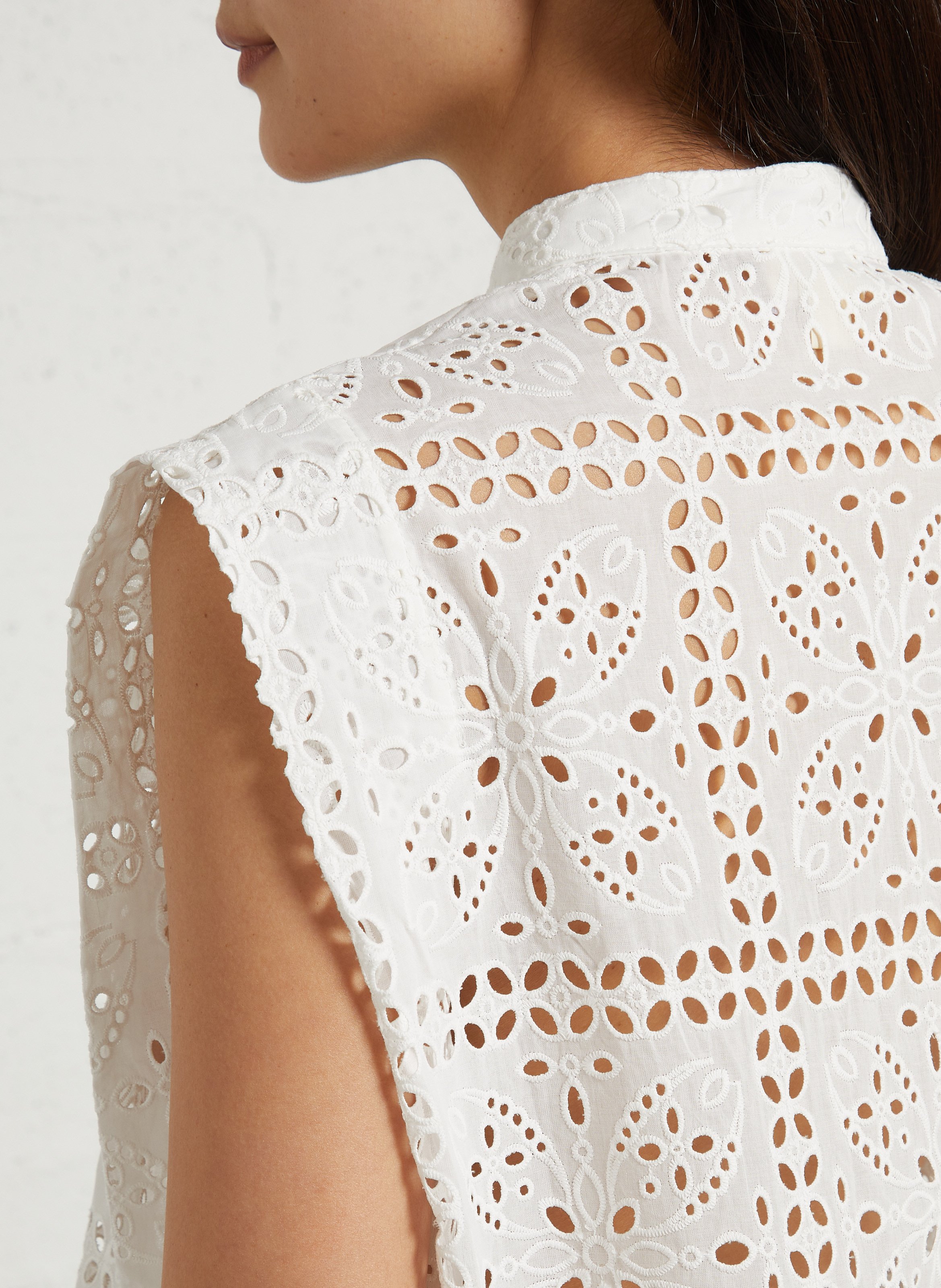 Ärmelloses Top mit Knopfleiste und Stickereien THE KORNER Weiss