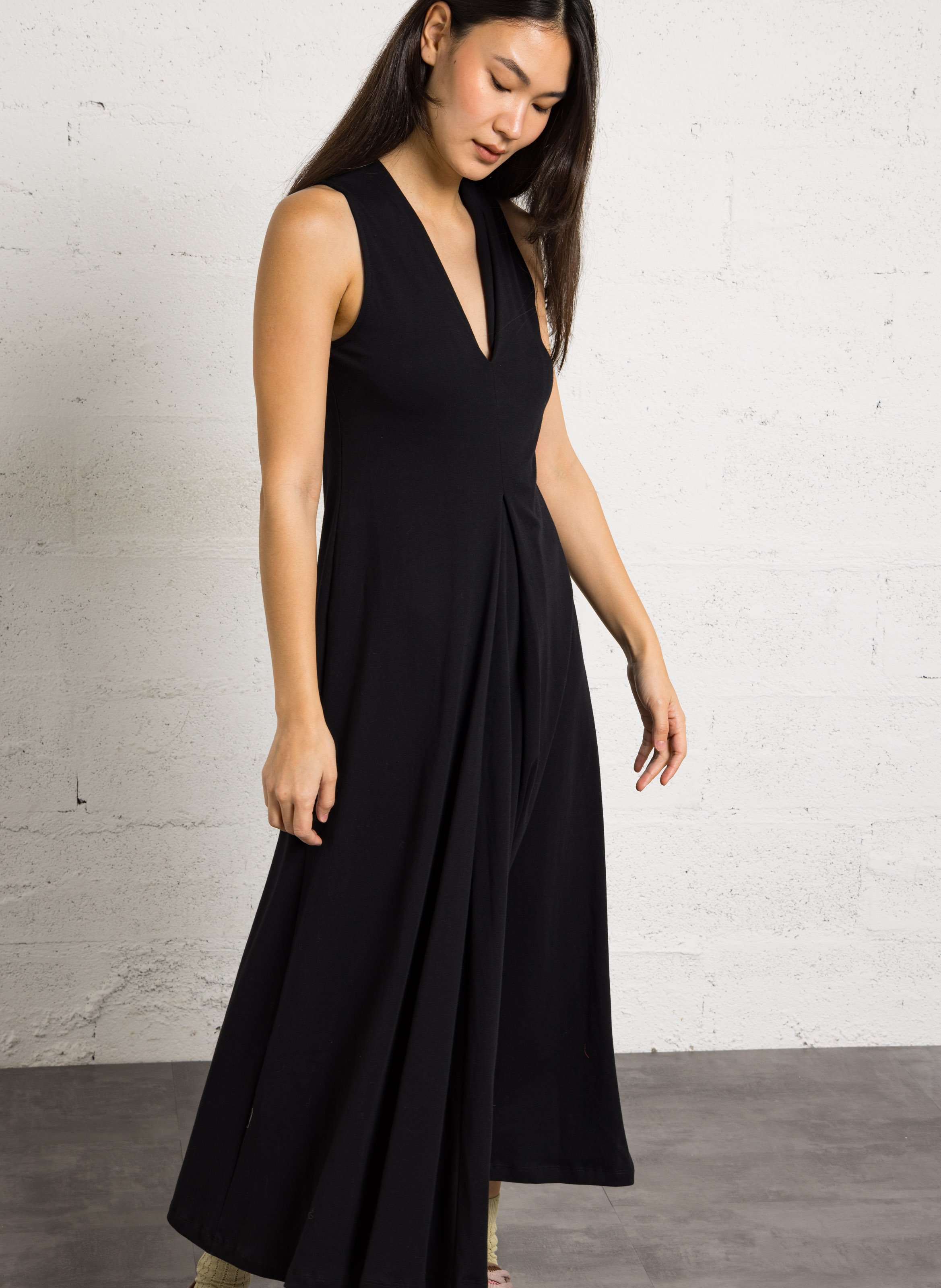 Langes ärmelloses langes Kleid mit Falten MAJESTIC FILATURES Schwarz