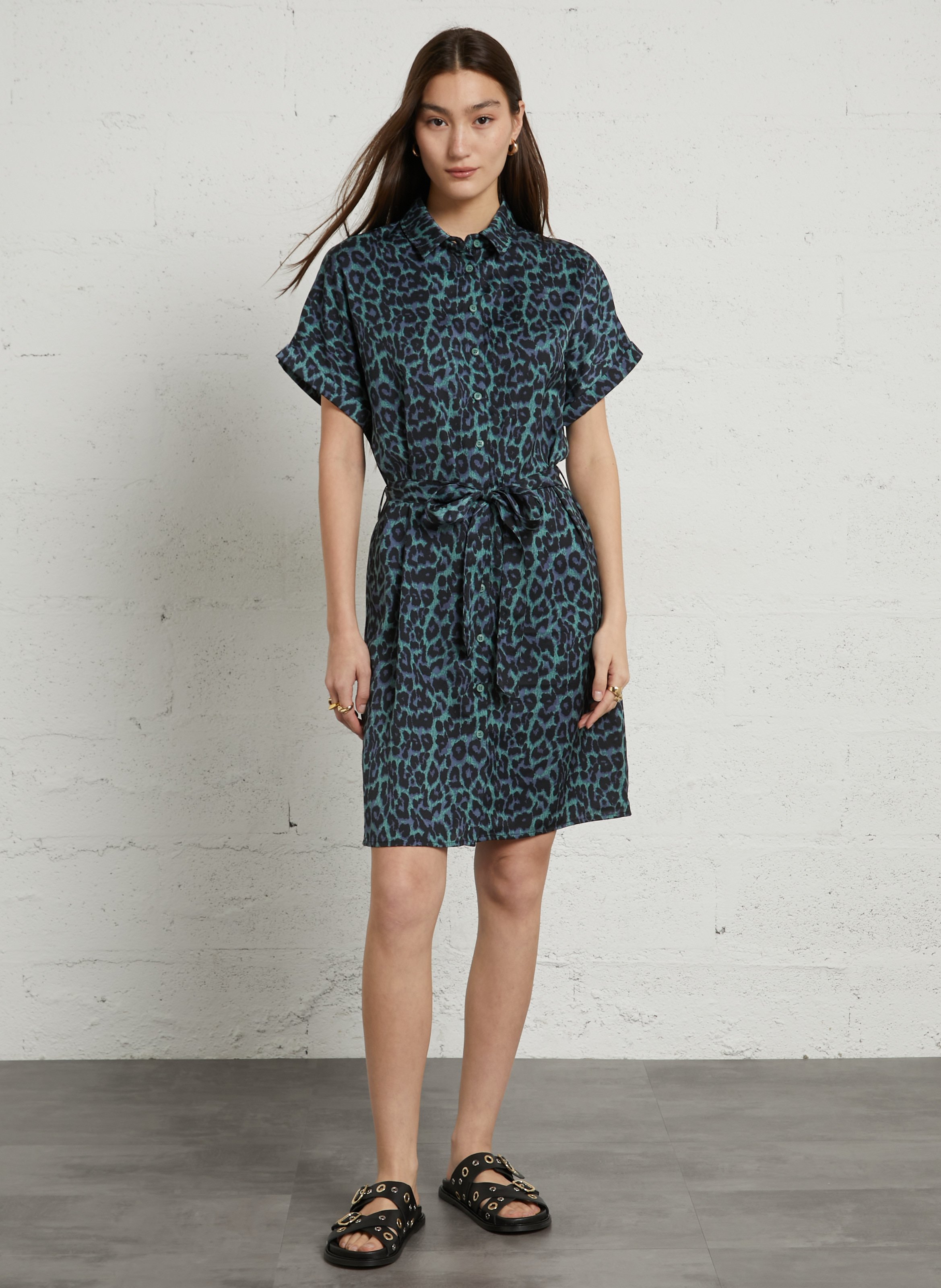 Short dress with classic collar, patterned. LE TEMPS DES CERISES Green