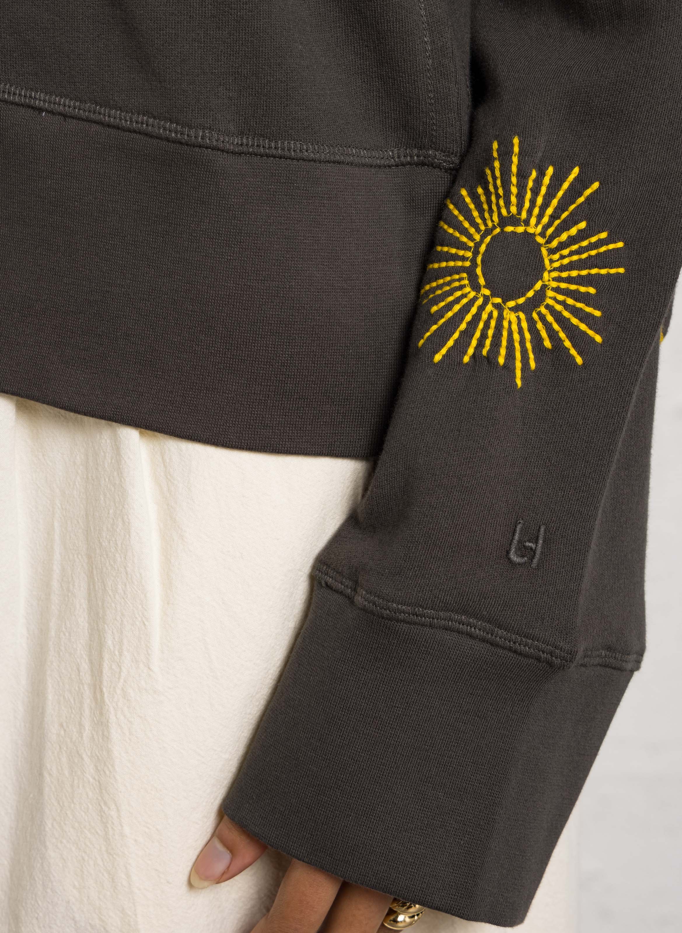 V-Ausschnitt-Sweatshirt mit bestickten Mustern LEON & HARPER Grau