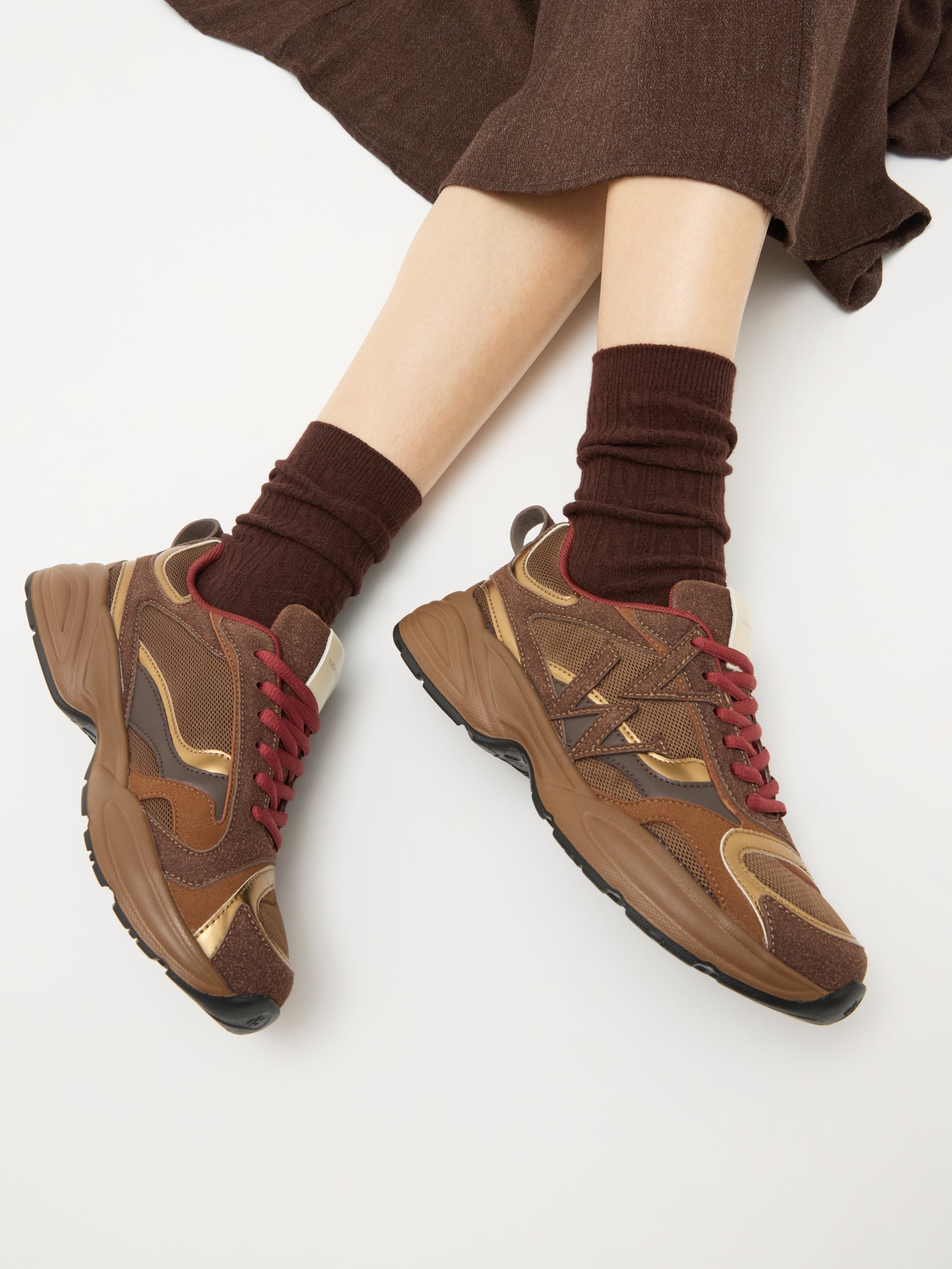 Ribbed Braided High Socks VANESSA WU Brown