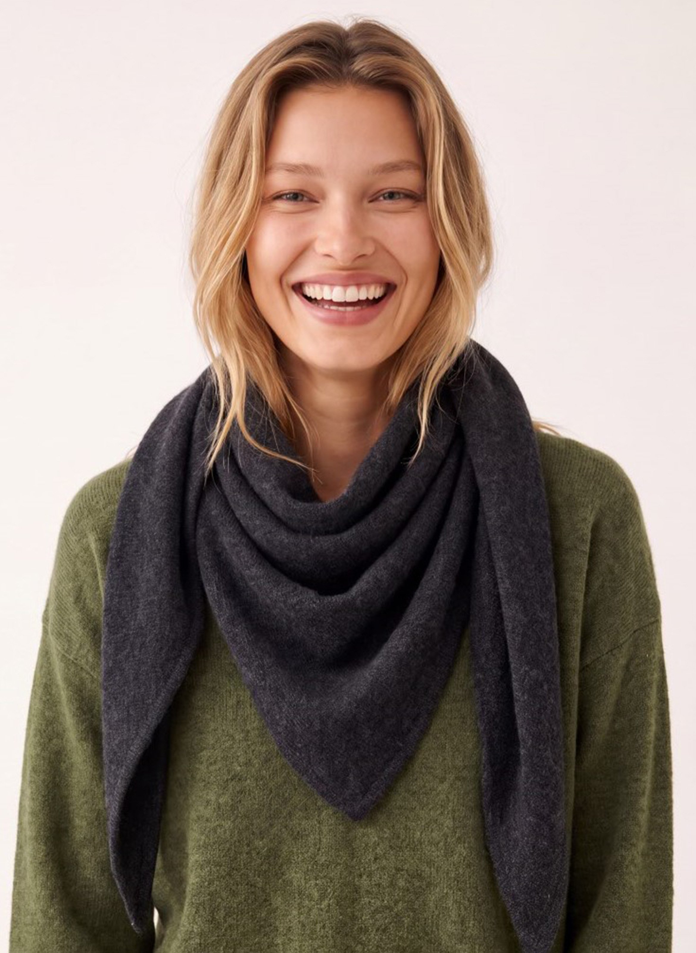 Plain triangular scarf in wool and cashmere KOOKAI