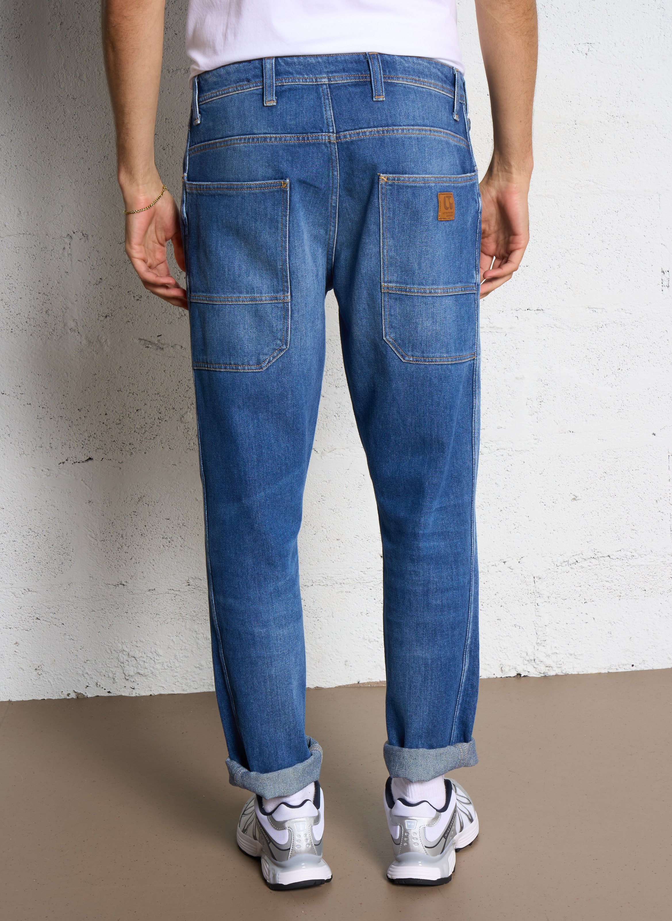 - Straight-leg jeans
- 5 pockets
- Straight cut
- Faded effect LE TEMPS DES CERISES Blue