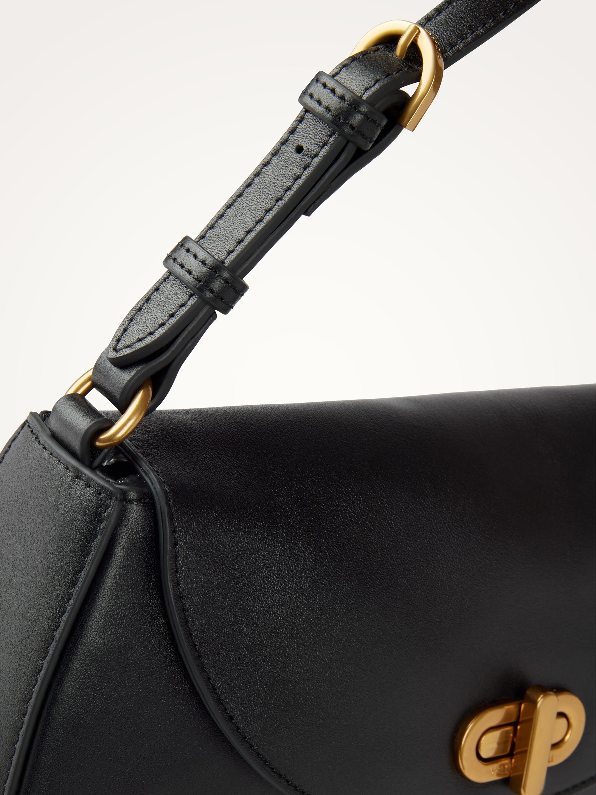 Baguette bag with handle VANESSA WU Black