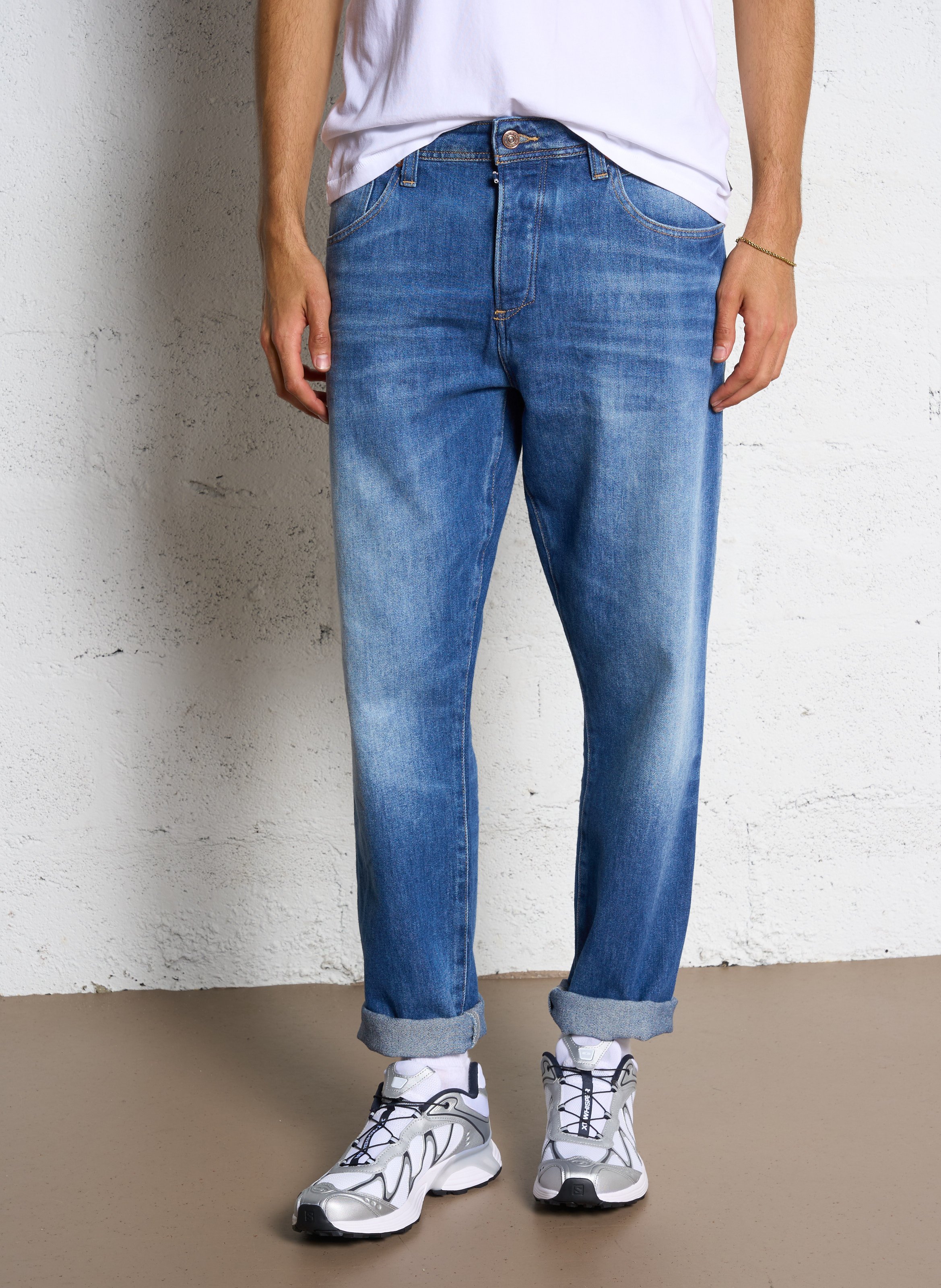 - Straight-leg jeans
- 5 pockets
- Straight cut
- Faded effect LE TEMPS DES CERISES Blue