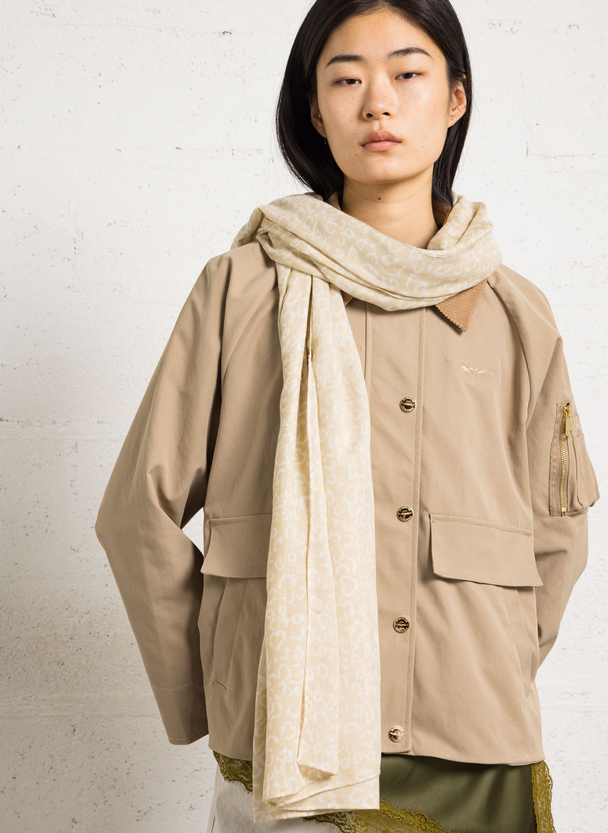 - 86 x 182 cm. AU PRINTEMPS PARIS Beige