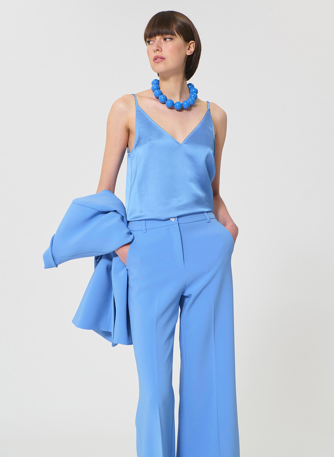 Top droit col V satiné TARA JARMON Bleu