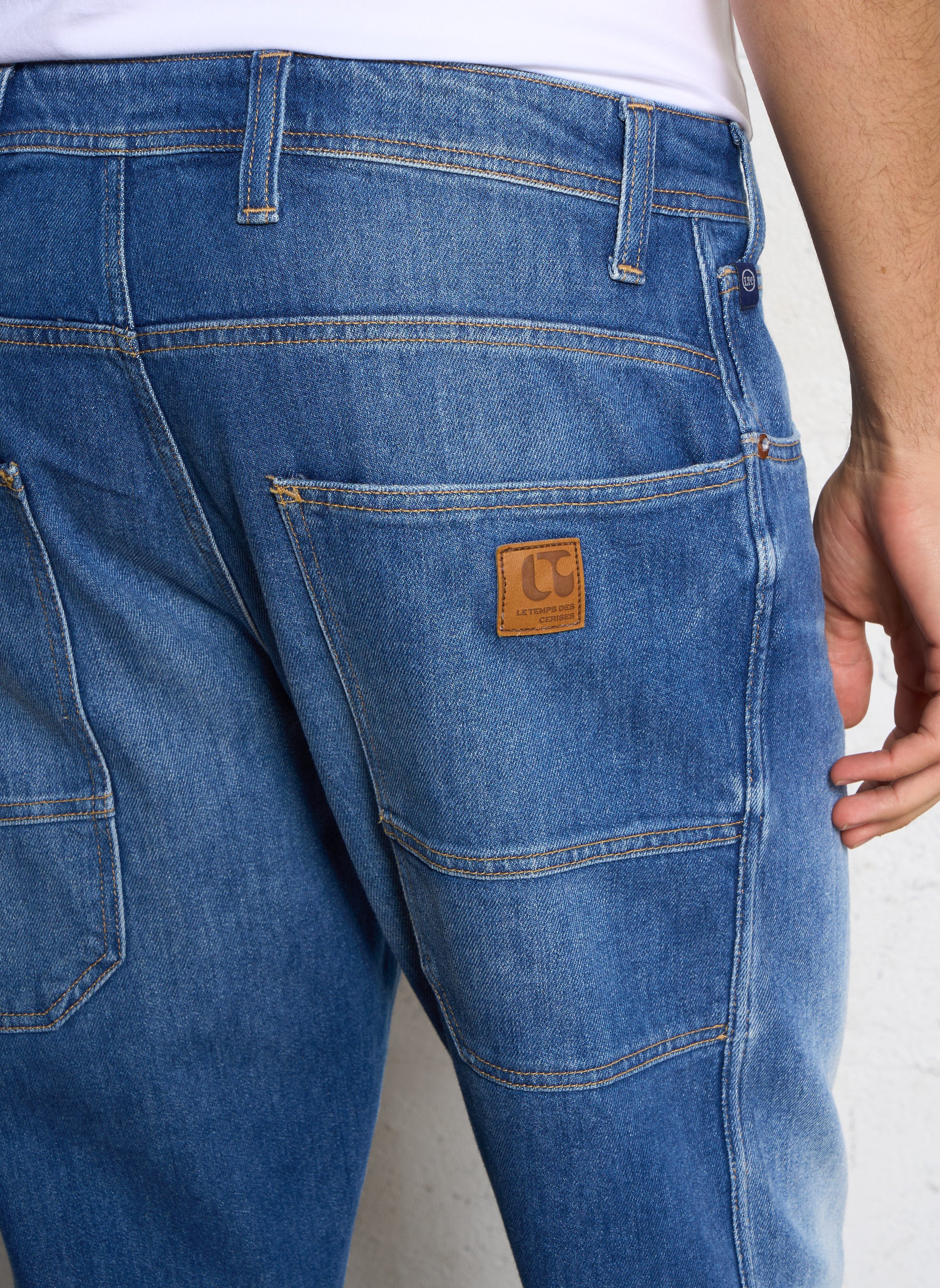 - Straight-leg jeans
- 5 pockets
- Straight cut
- Faded effect LE TEMPS DES CERISES Blue
