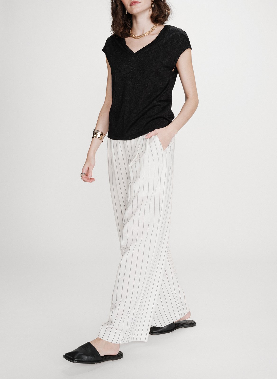 Crepe V-neck top Black
