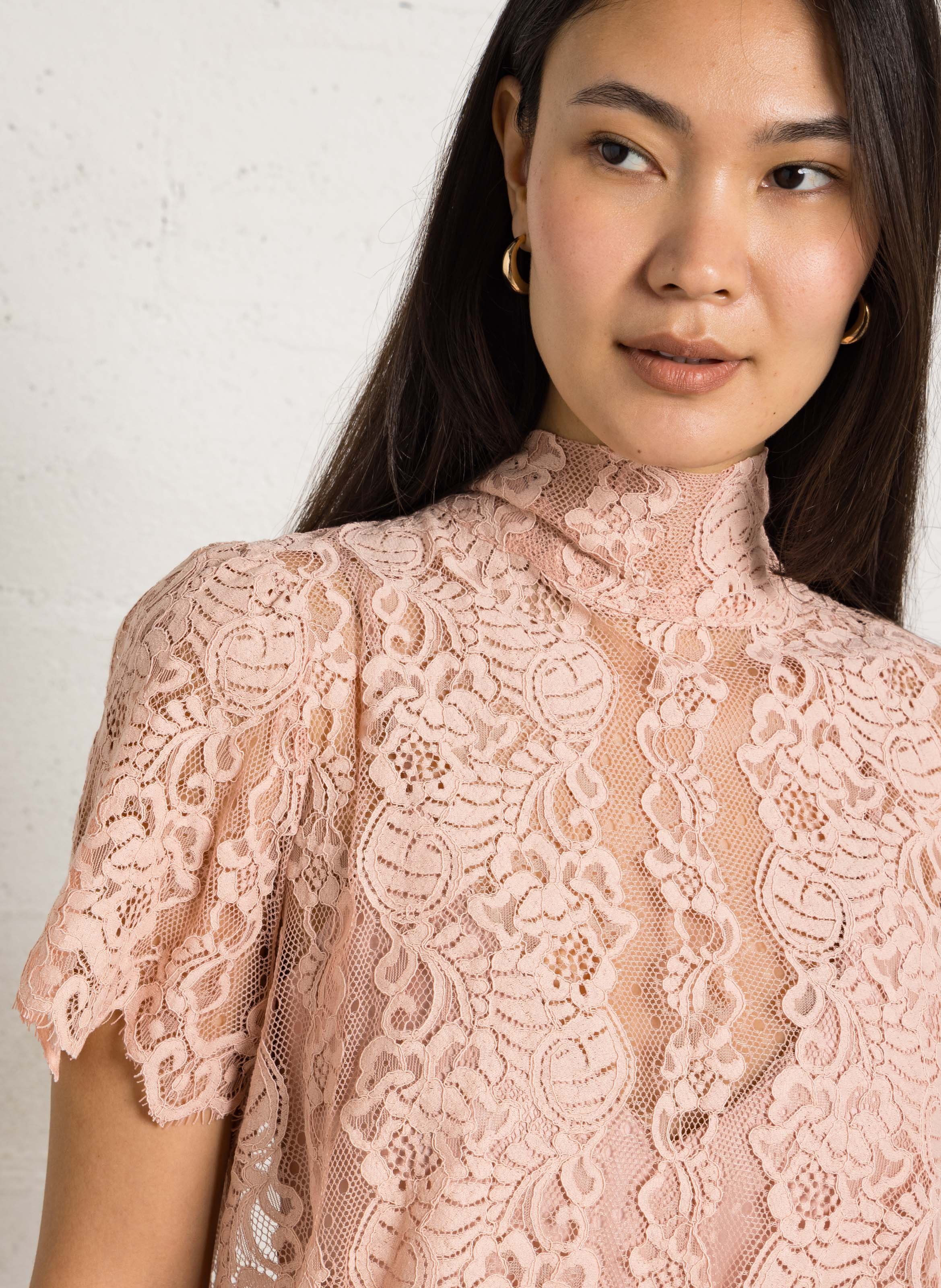 Lange, glanzende jurk IMPERIAL Roze