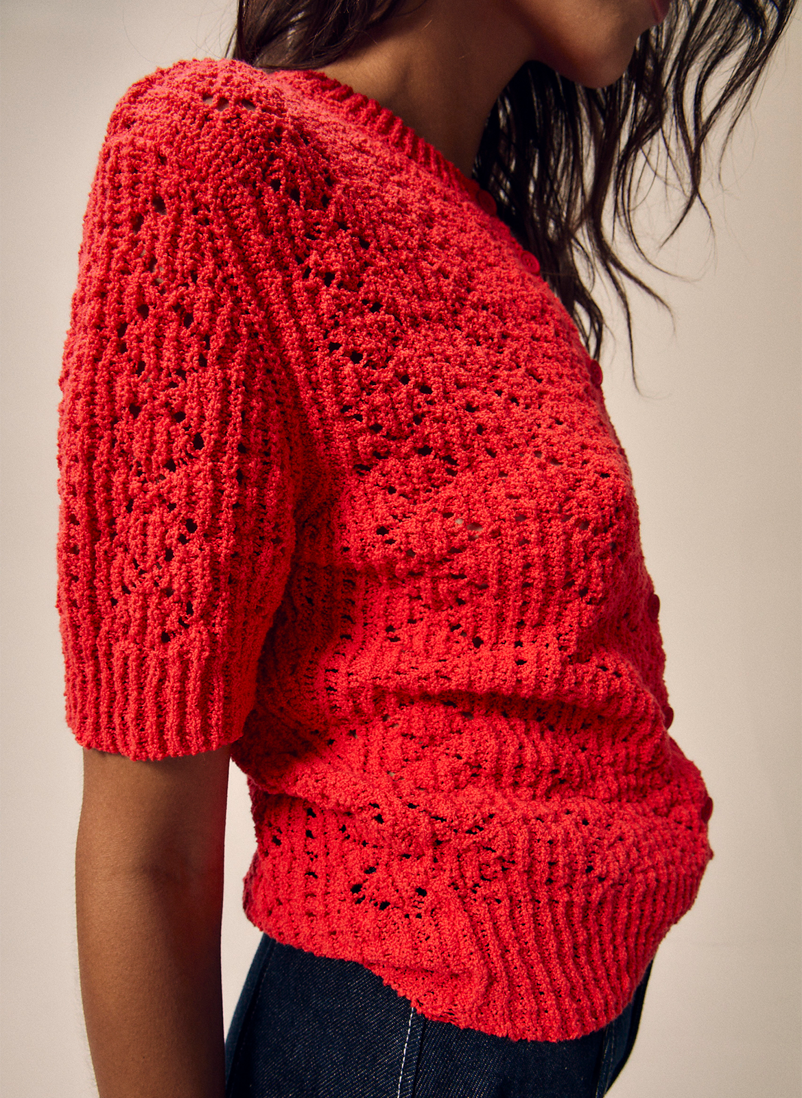 Gebreid ajourvest met knopen NITAH Rood