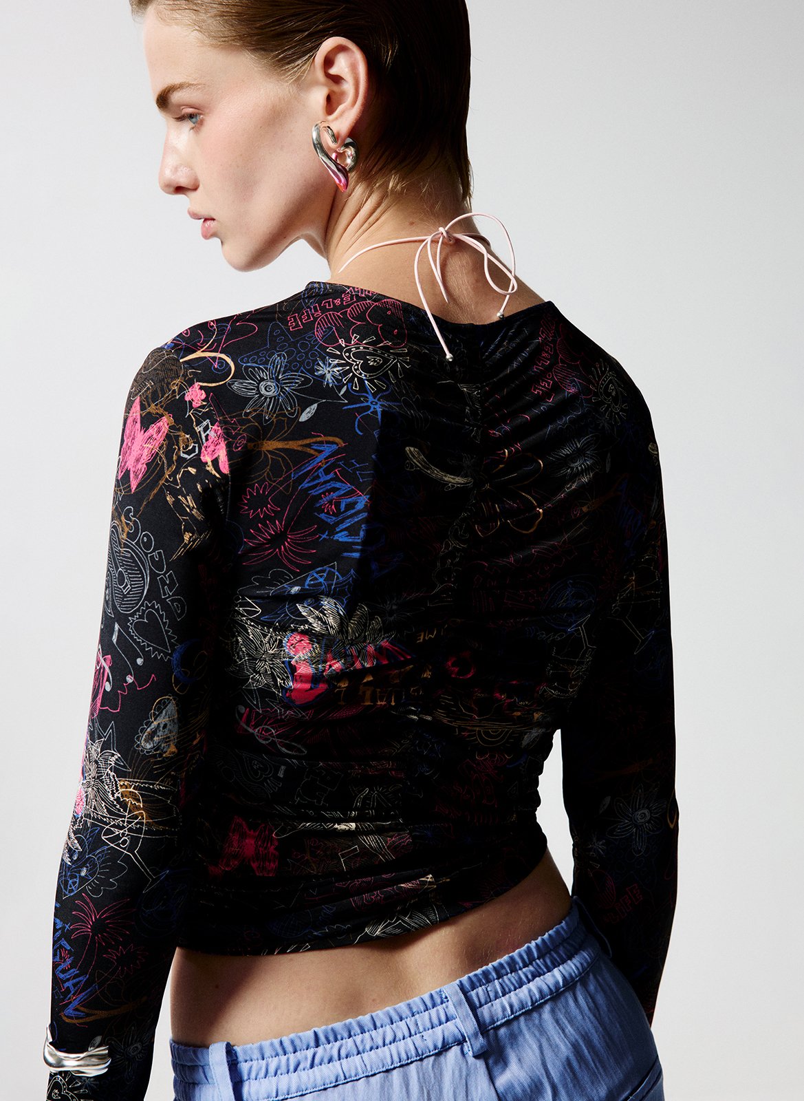 Tee-shirt froncé à imprimé graffiti DESIGUAL Noir