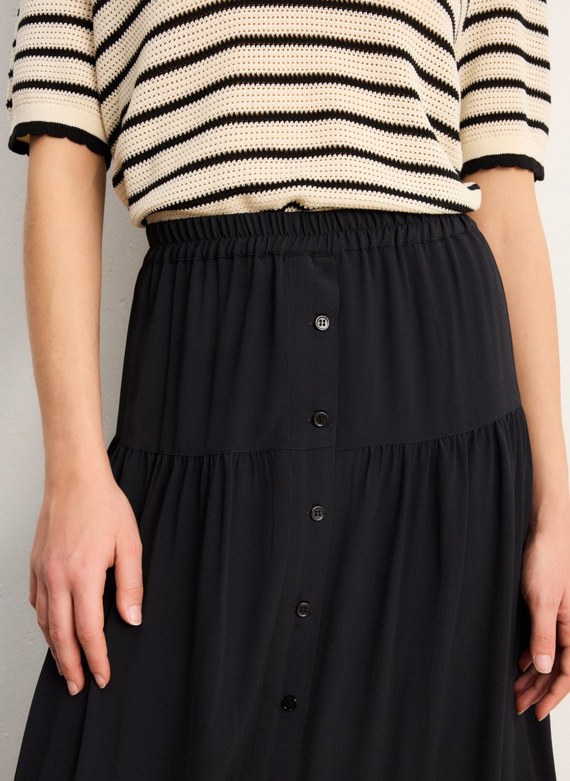 Ausgestellter Midirock PABLO Schwarz