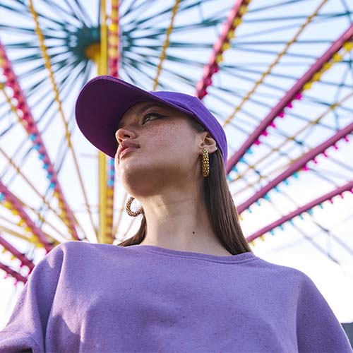 Quel col de t-shirt porter selon sa forme de visage ?