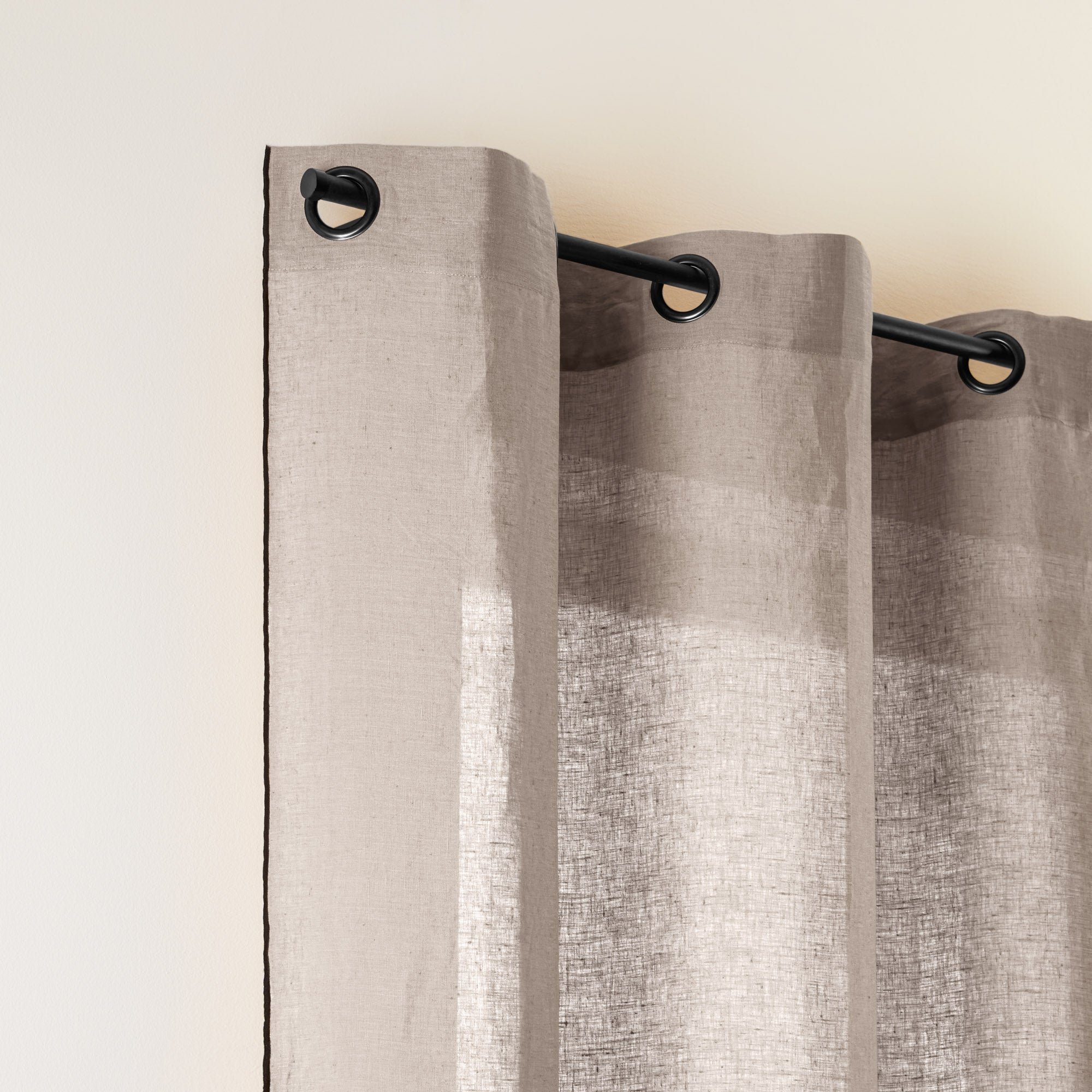 Curtain with black eyelets MADURA Beige