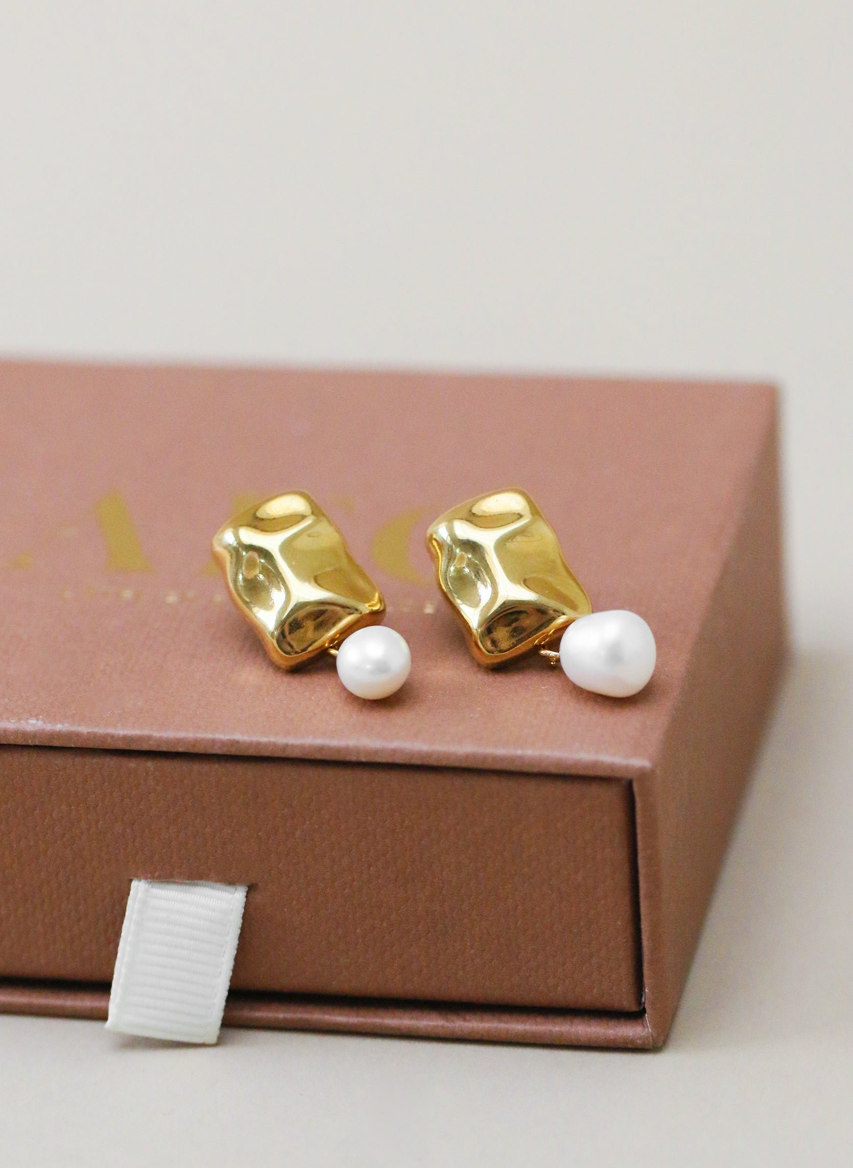 Dangling earrings AEC Paris Golden