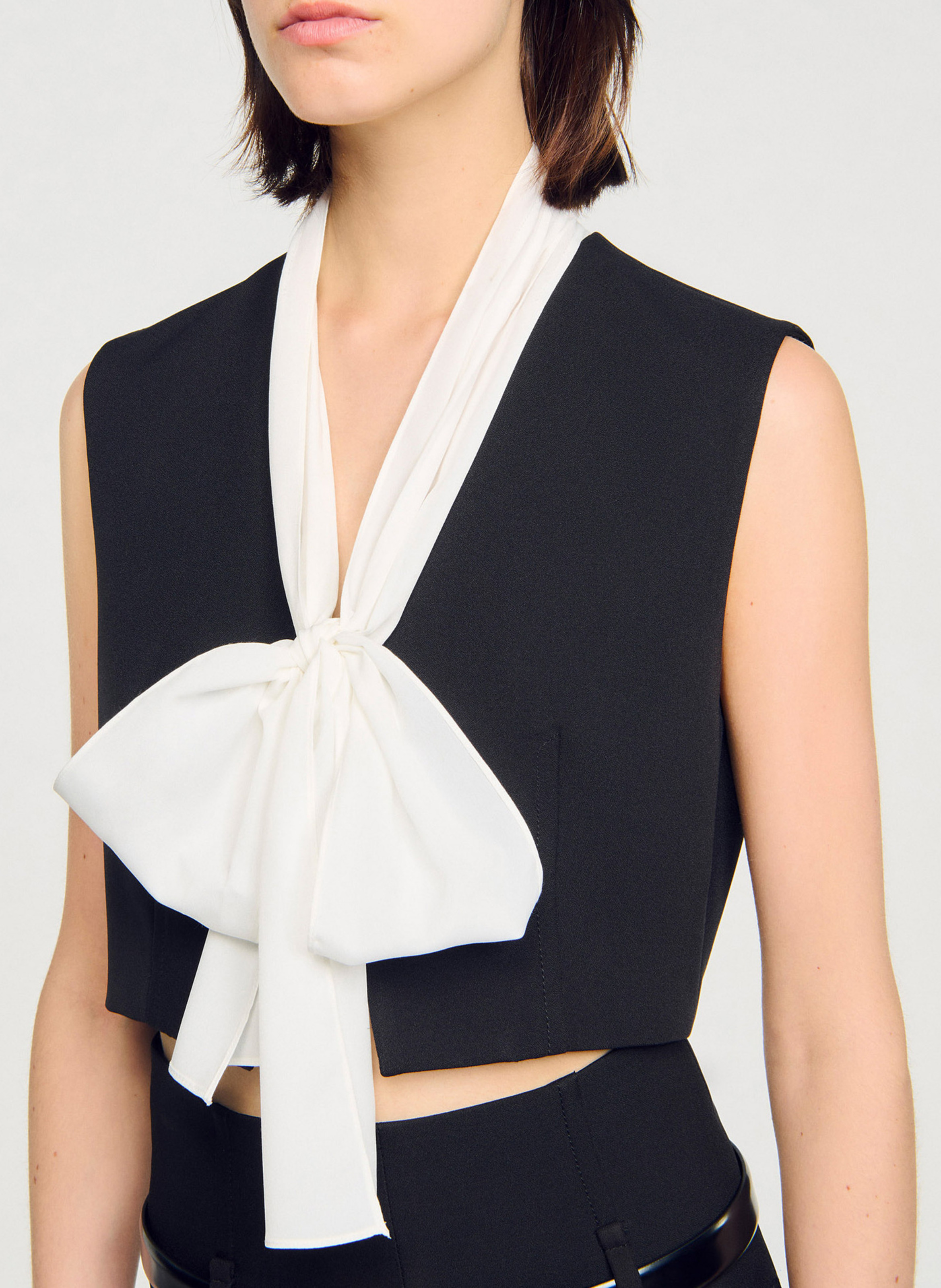 Korte top met strikkraag SANDRO Zwart