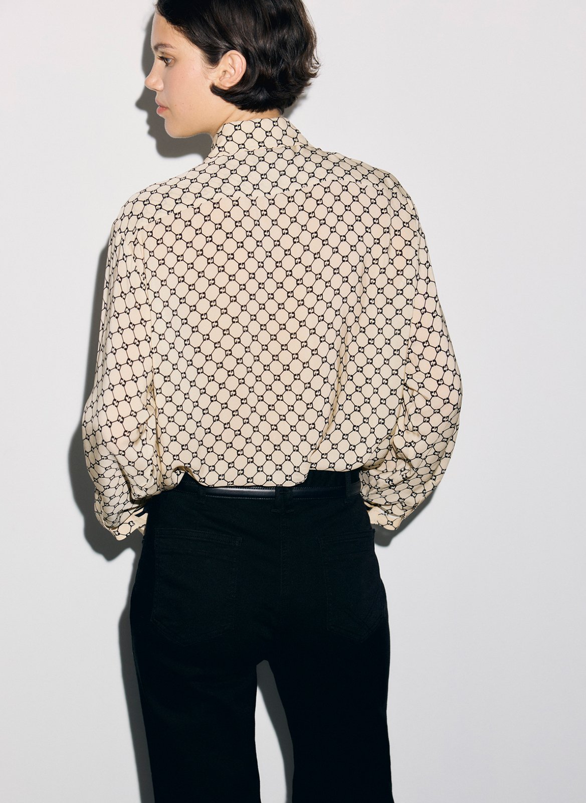Gerade geschnittene, fließende Bluse mit Print GERARD DAREL Beige