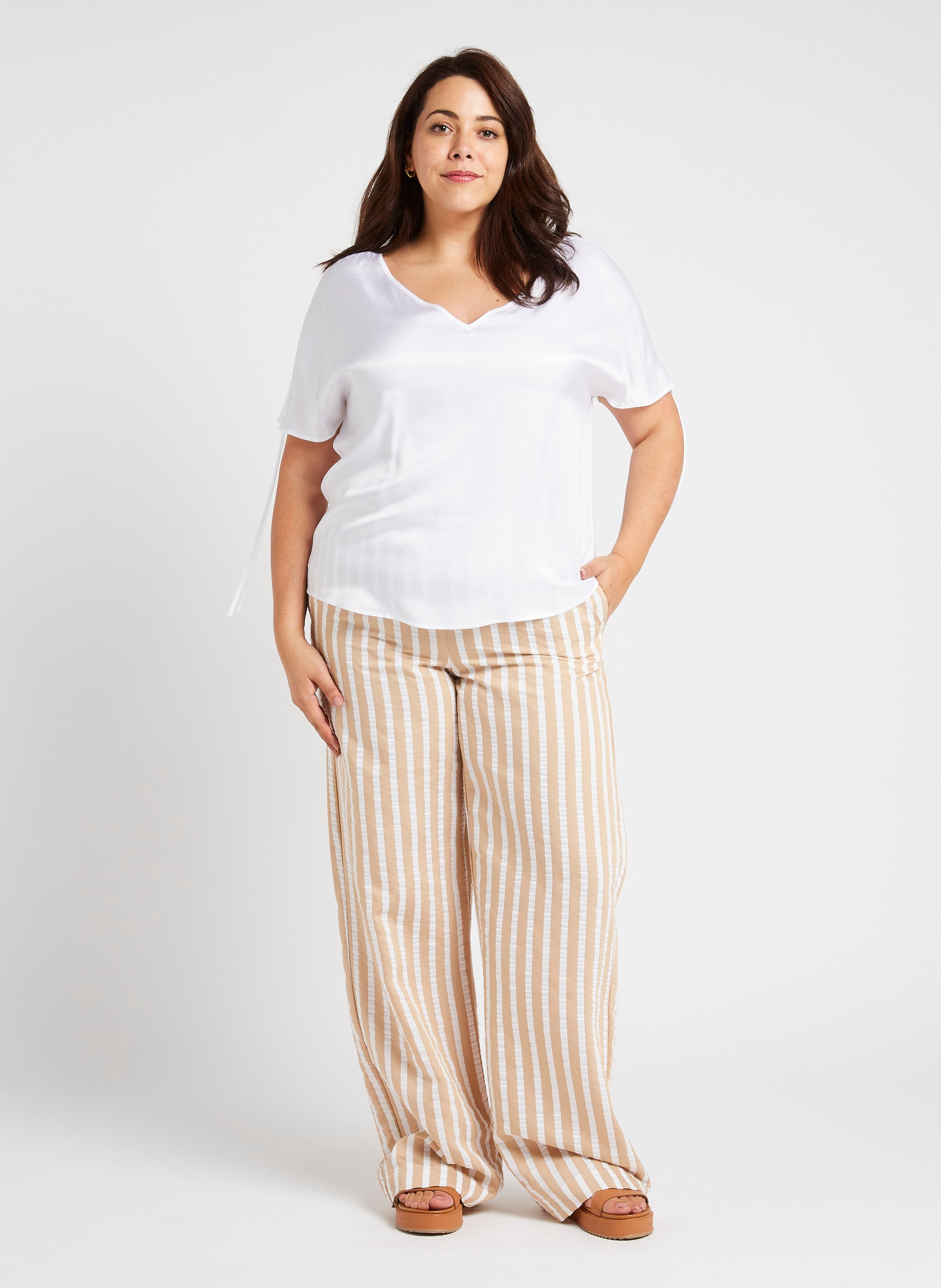 Straight flowing and textured transparent T-shirt White