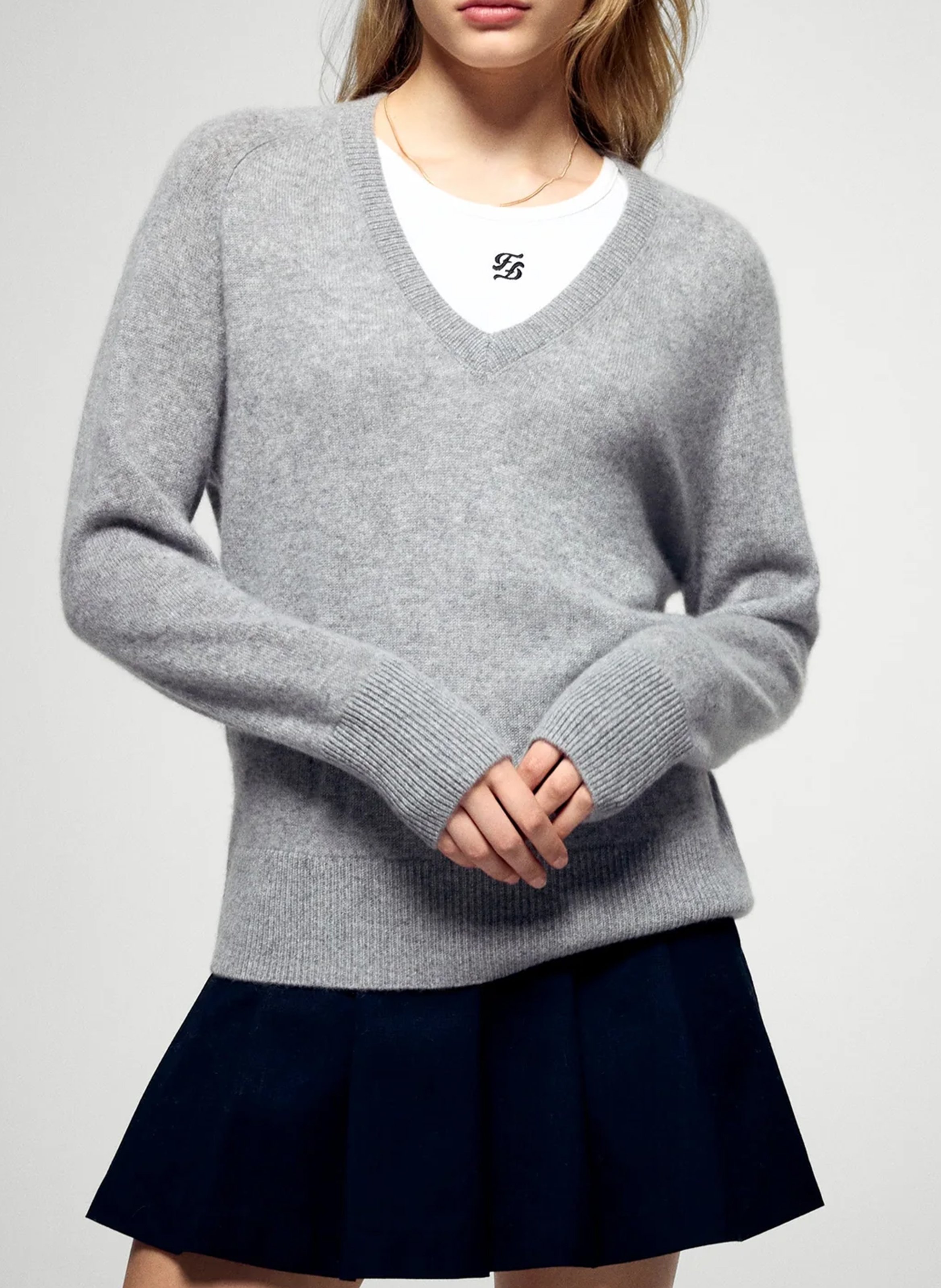 V-neck oversized cashmere sweater FROM FUTURE