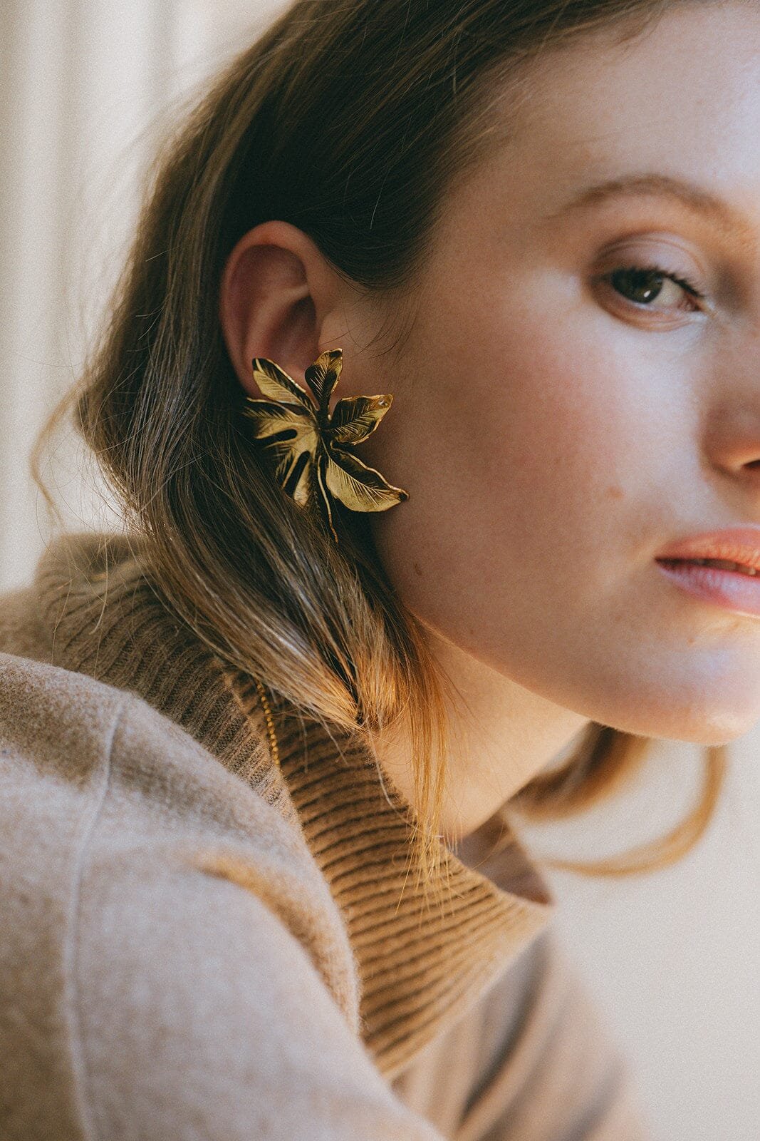 Large flower stud earrings in silver-plated  MONSIEUR SIMONE Golden
