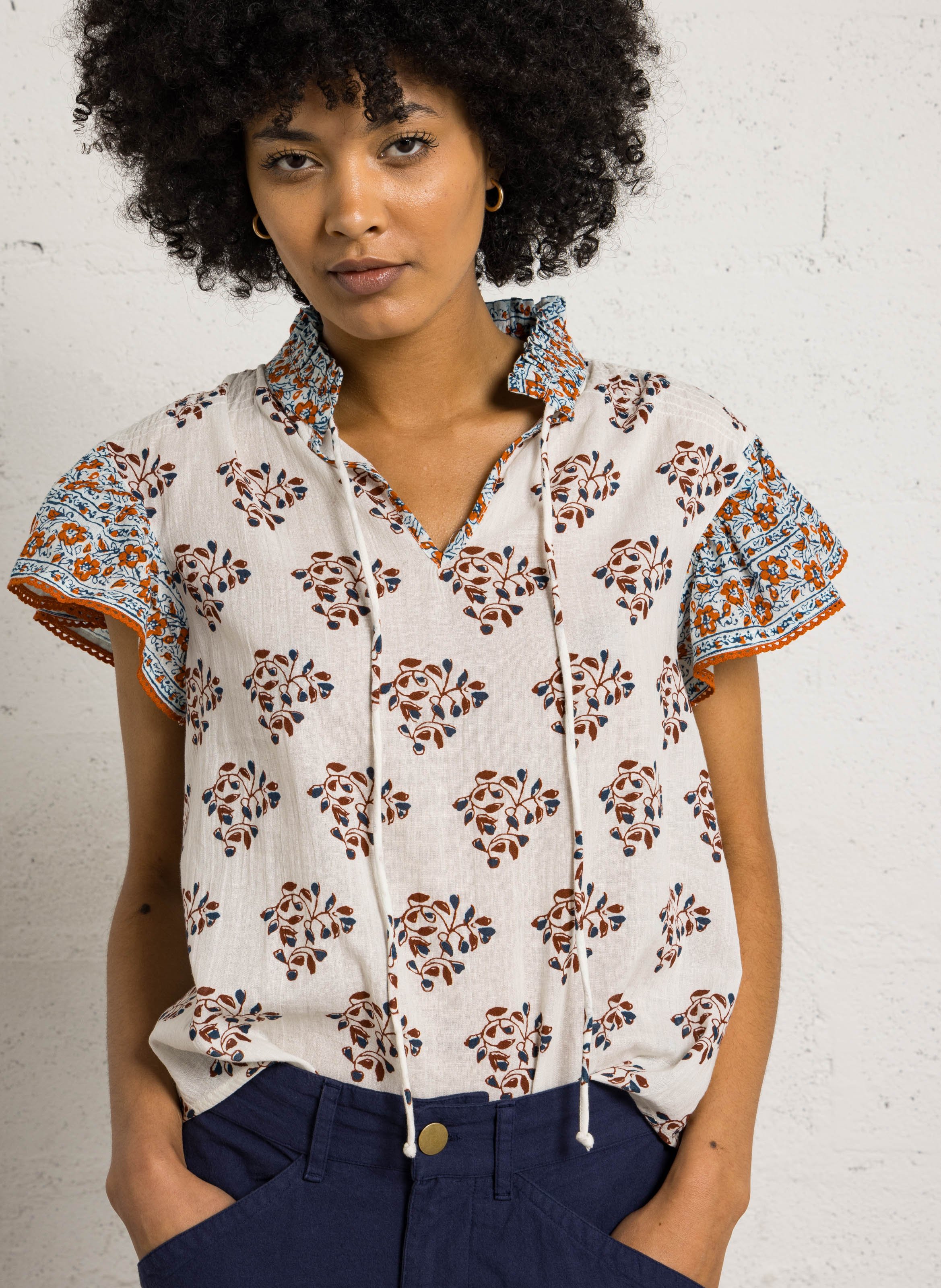 Henley-Top mit floralem Print M.A.B.E Weiss