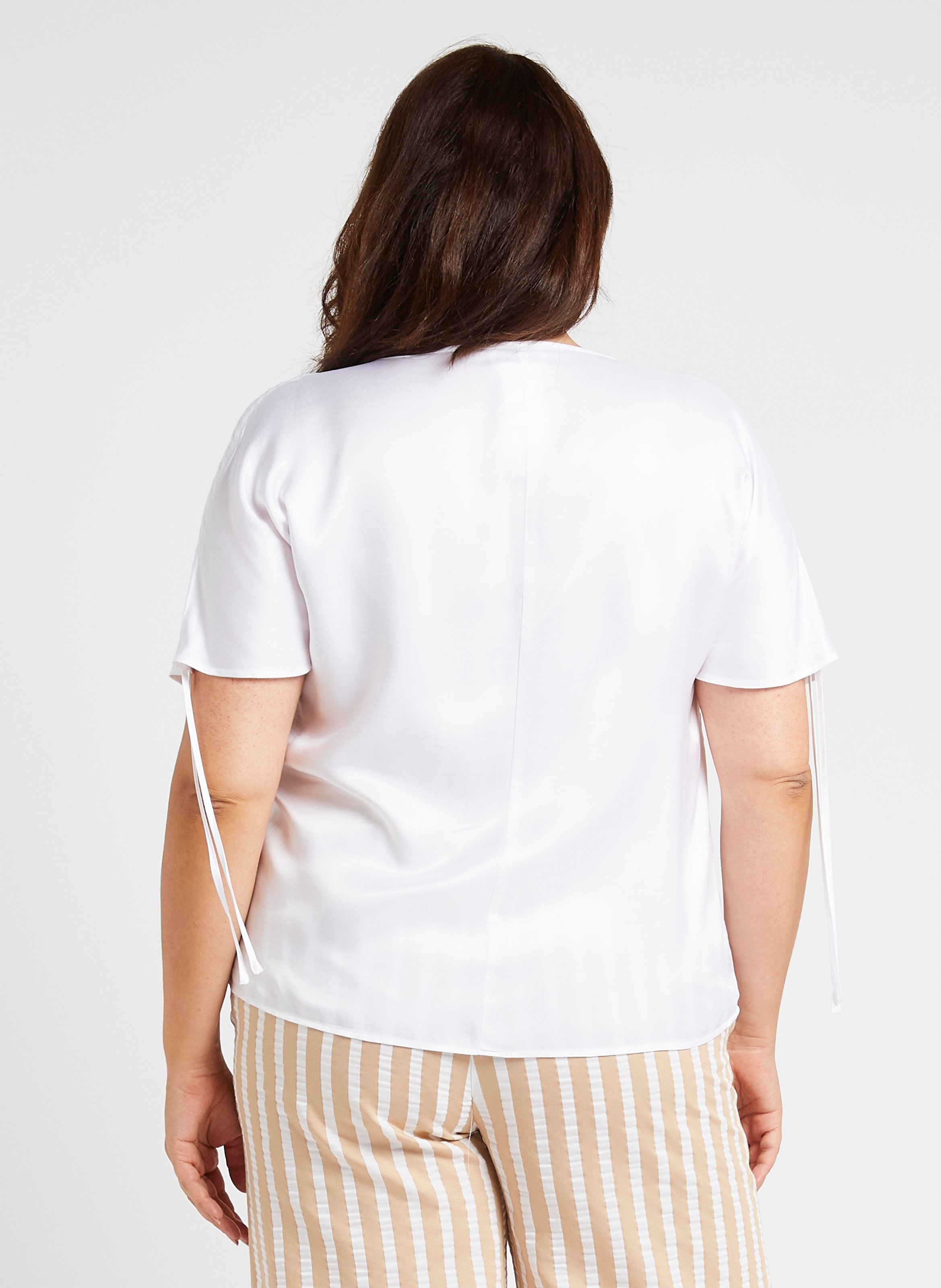 Straight flowing and textured transparent T-shirt White