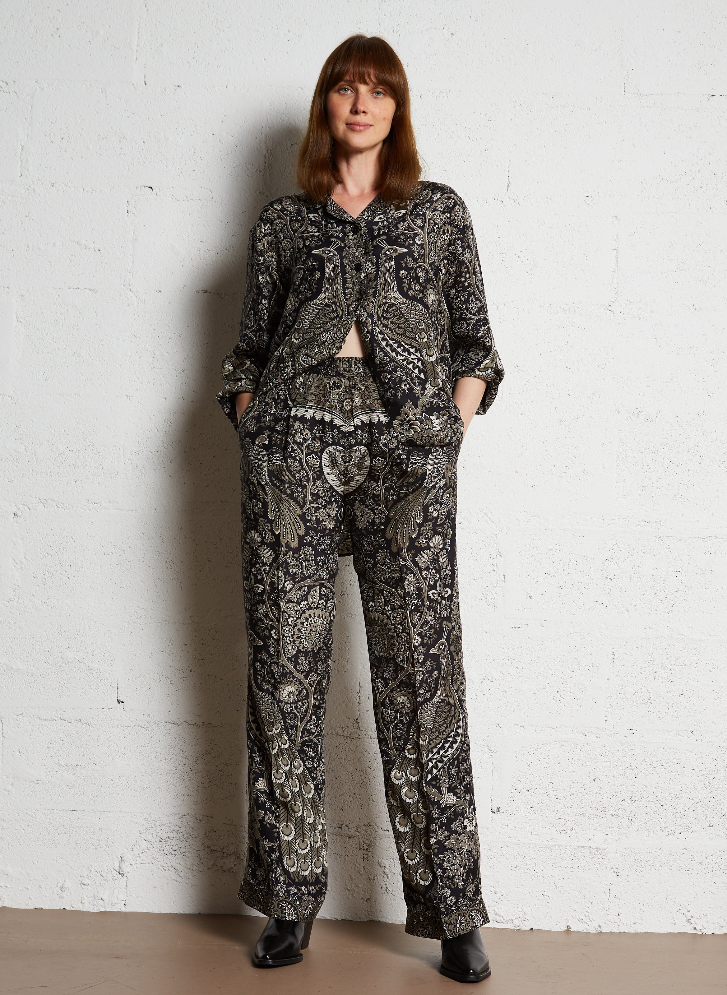 Gerade geschnittenes Seidenhemd mit klassischem Kragen Schwarz