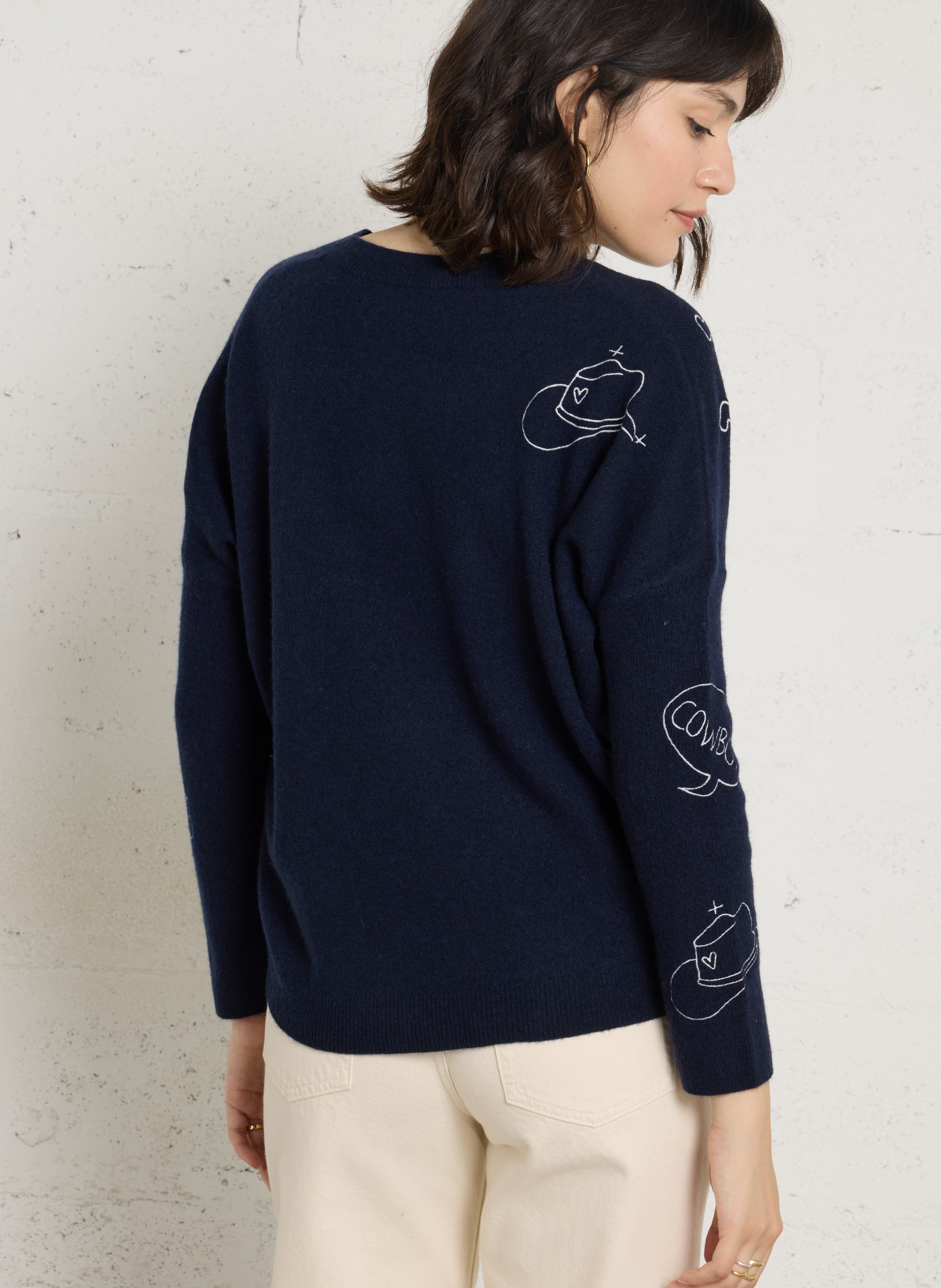 Pull ample col V brodé en laine BERENICE Bleu