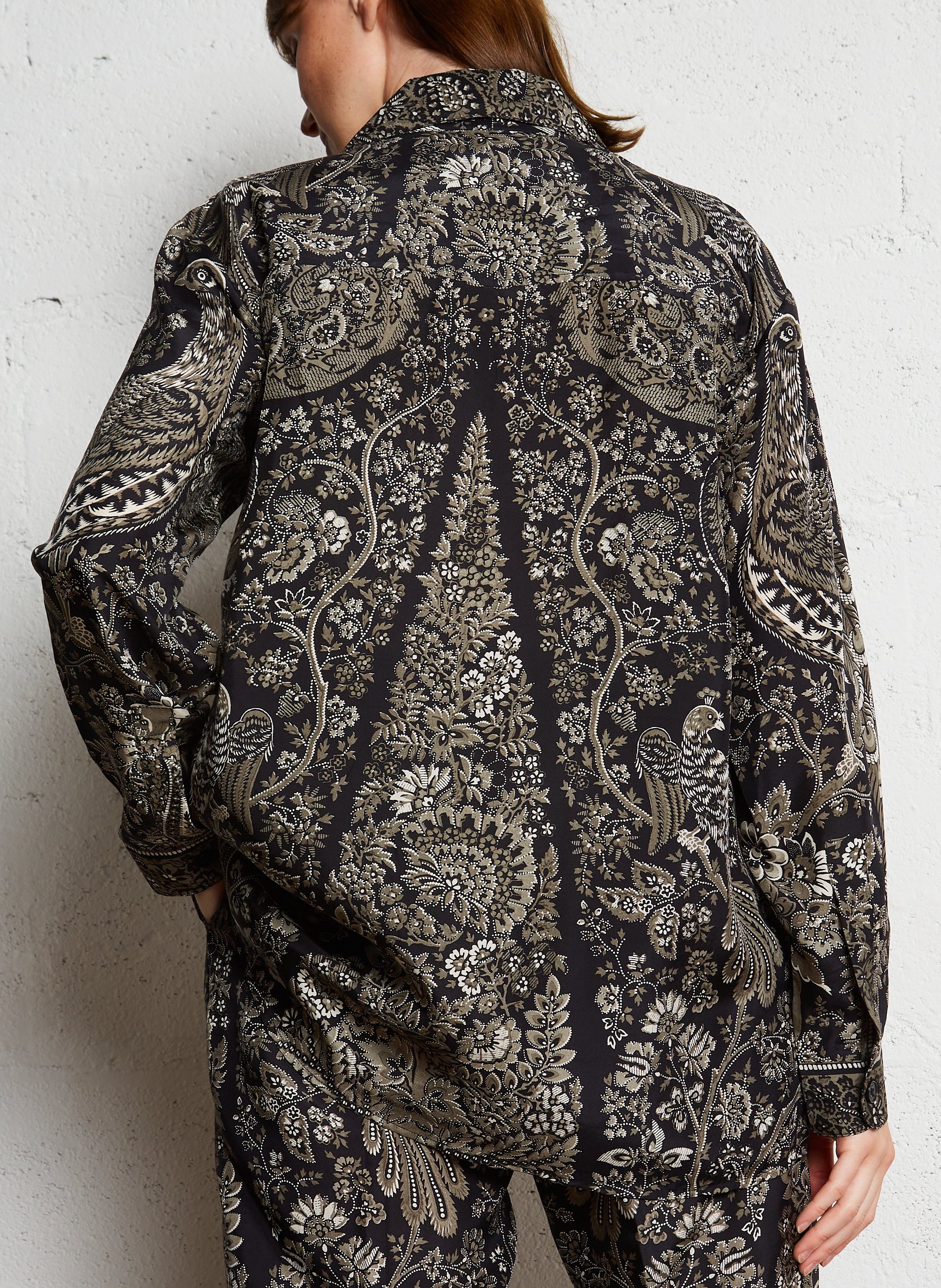 Gerade geschnittenes Seidenhemd mit klassischem Kragen Schwarz