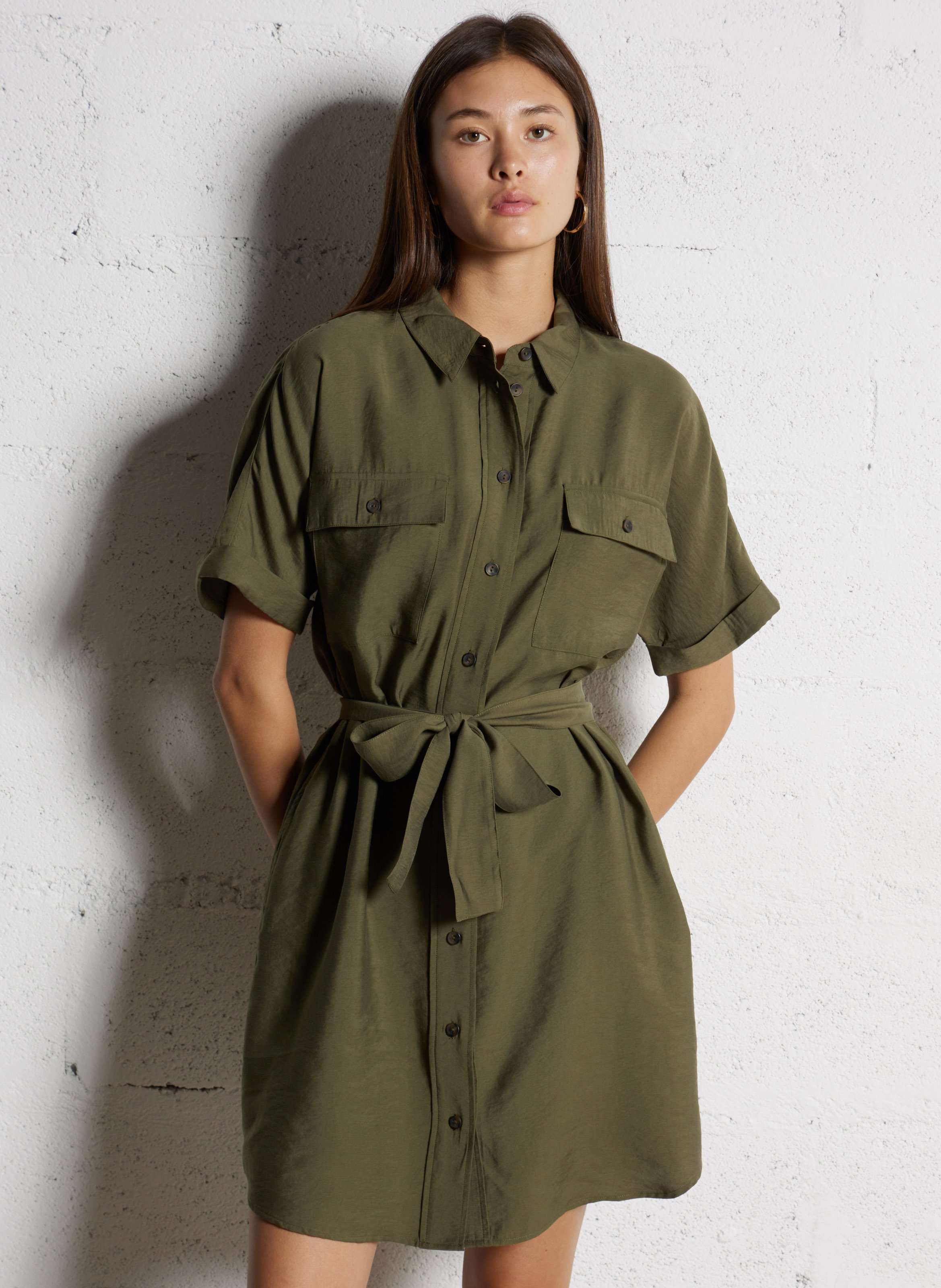 Robe courte fluide boutonnée avec ceinture MAISON 123 Kaki